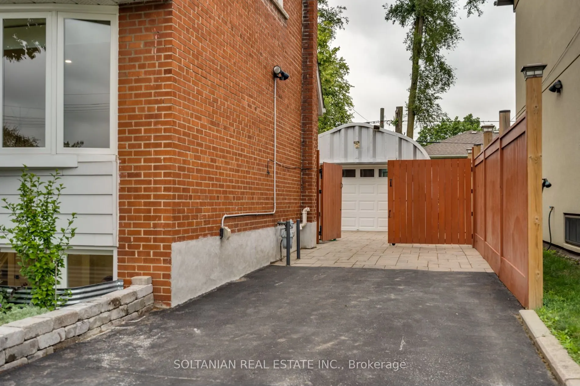 35 Cheshire Drive