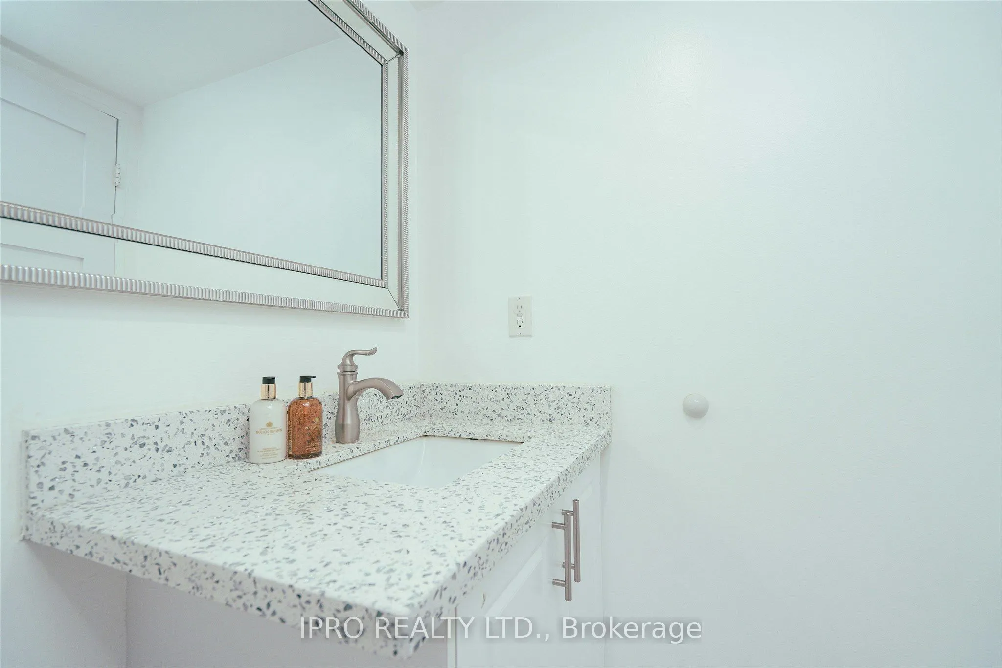 145 Hillcrest Avenue, #1907