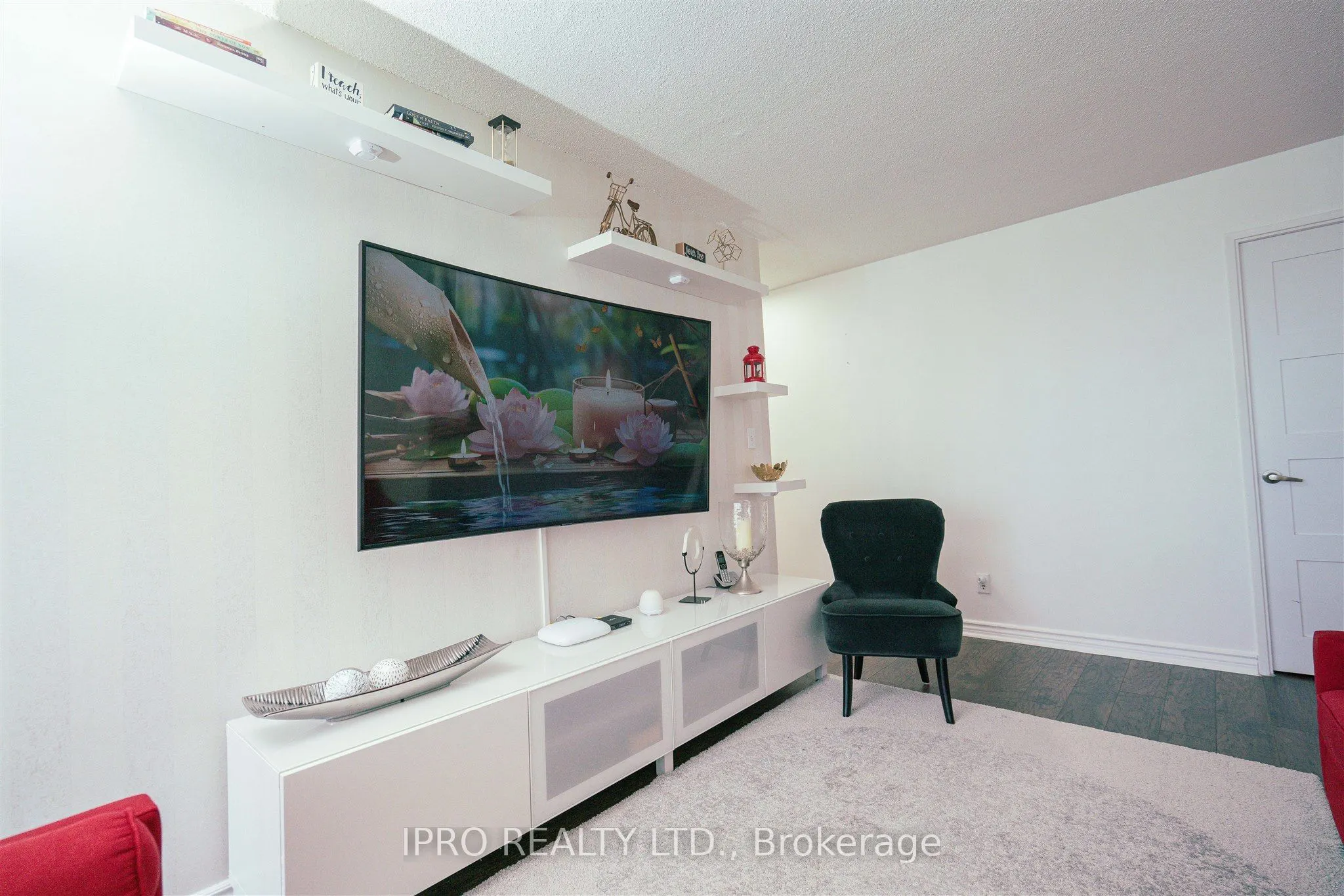 145 Hillcrest Avenue, #1907
