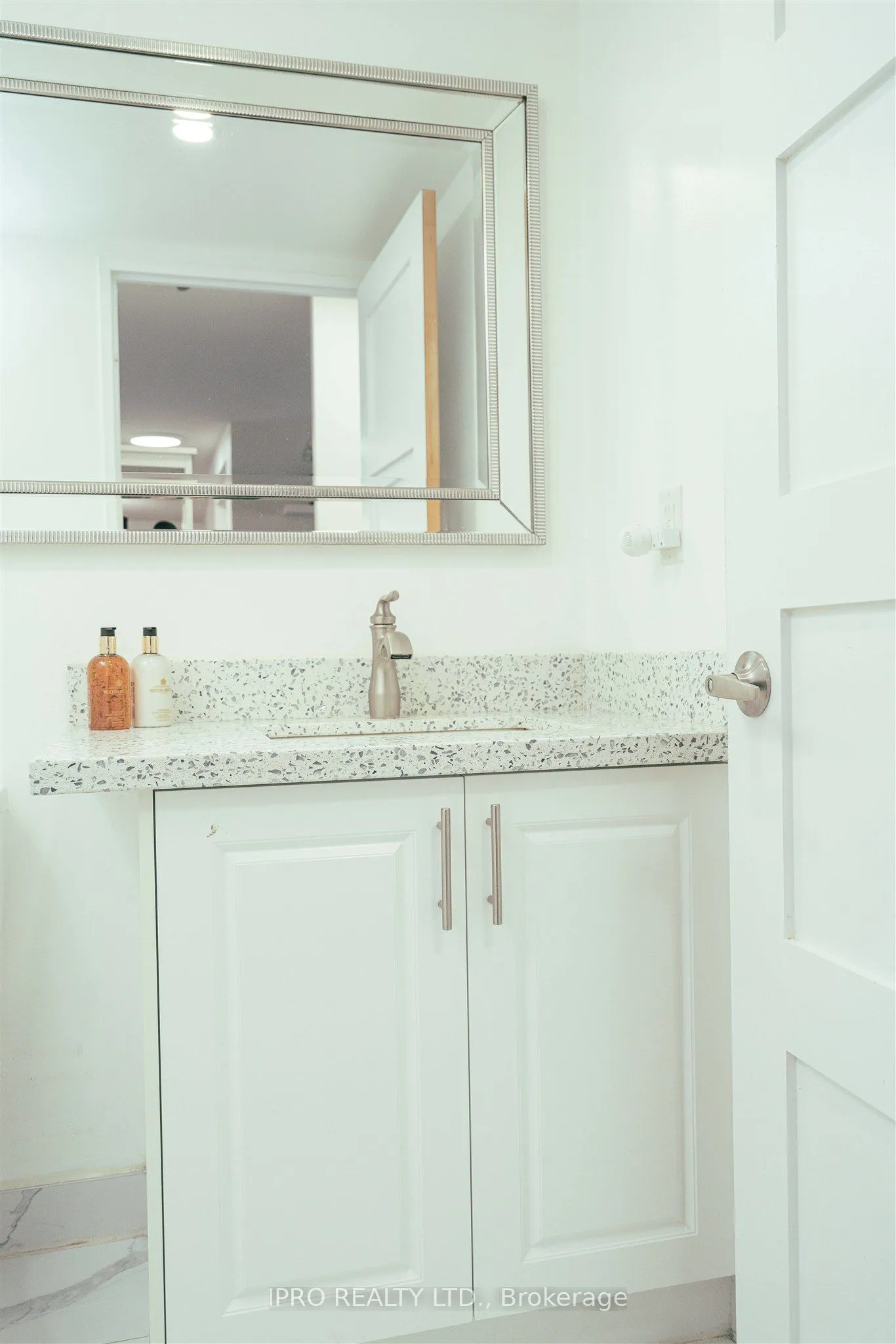 145 Hillcrest Avenue, #1907