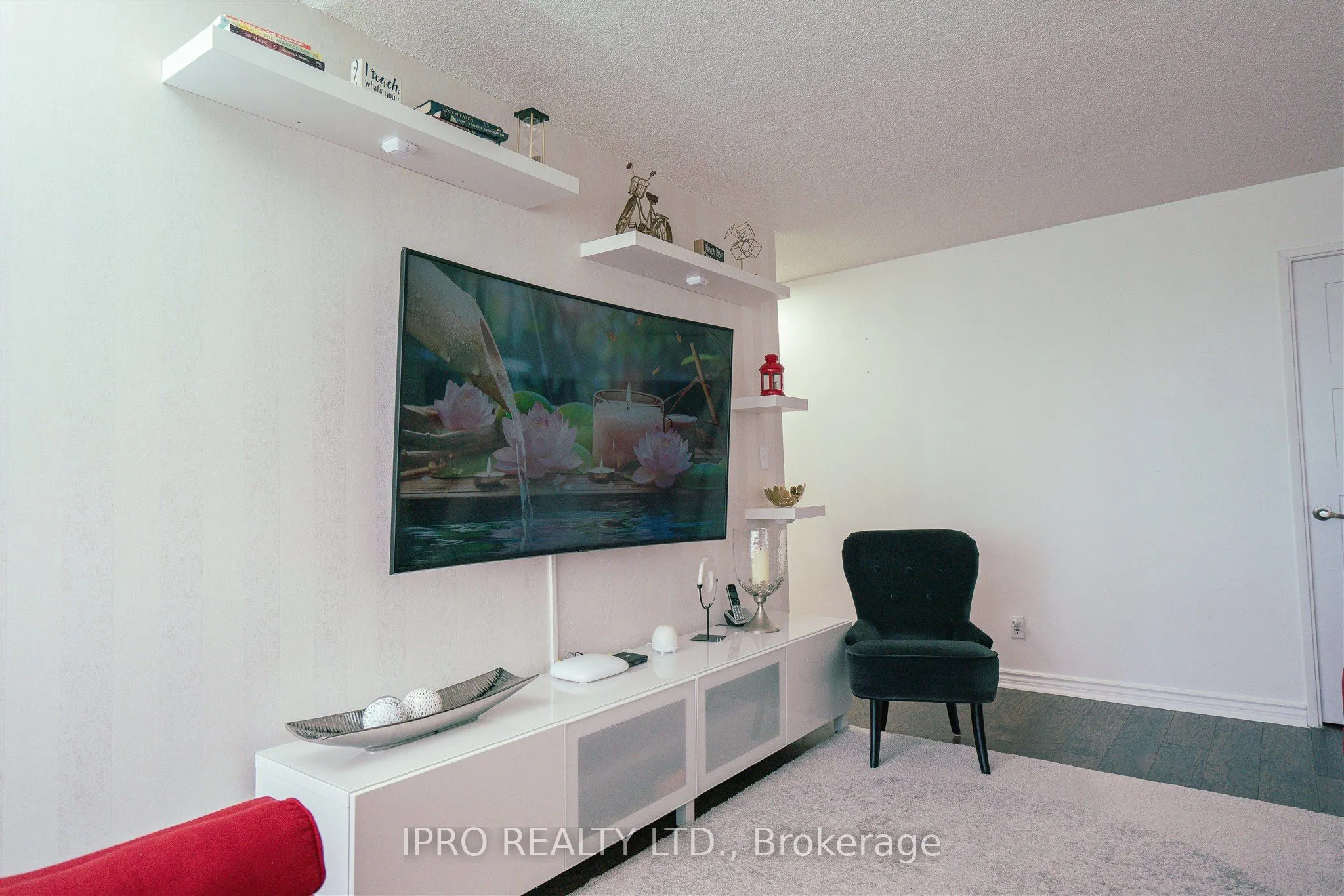 145 Hillcrest Avenue, #1907