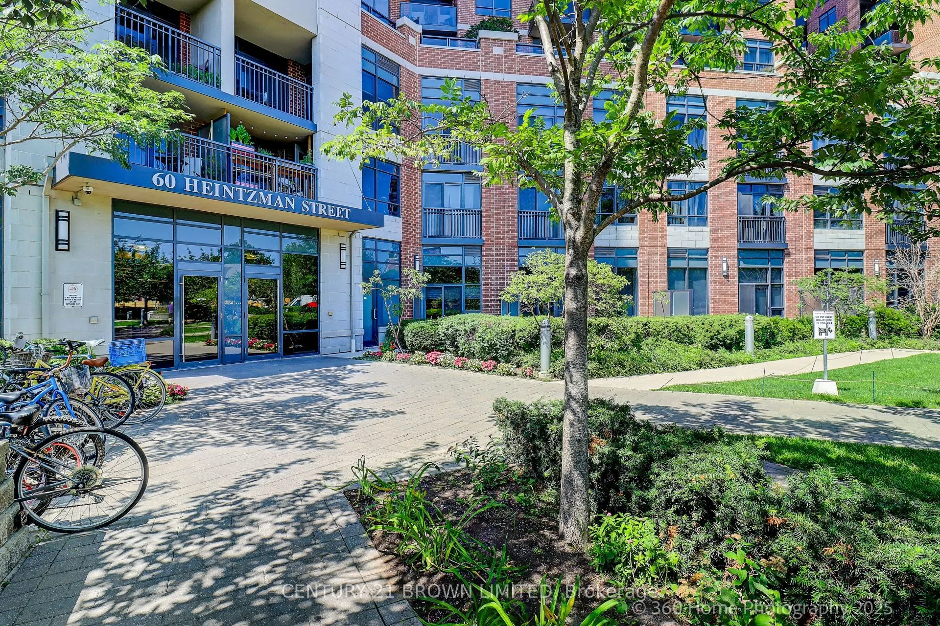 60 Heintzman Street, #112