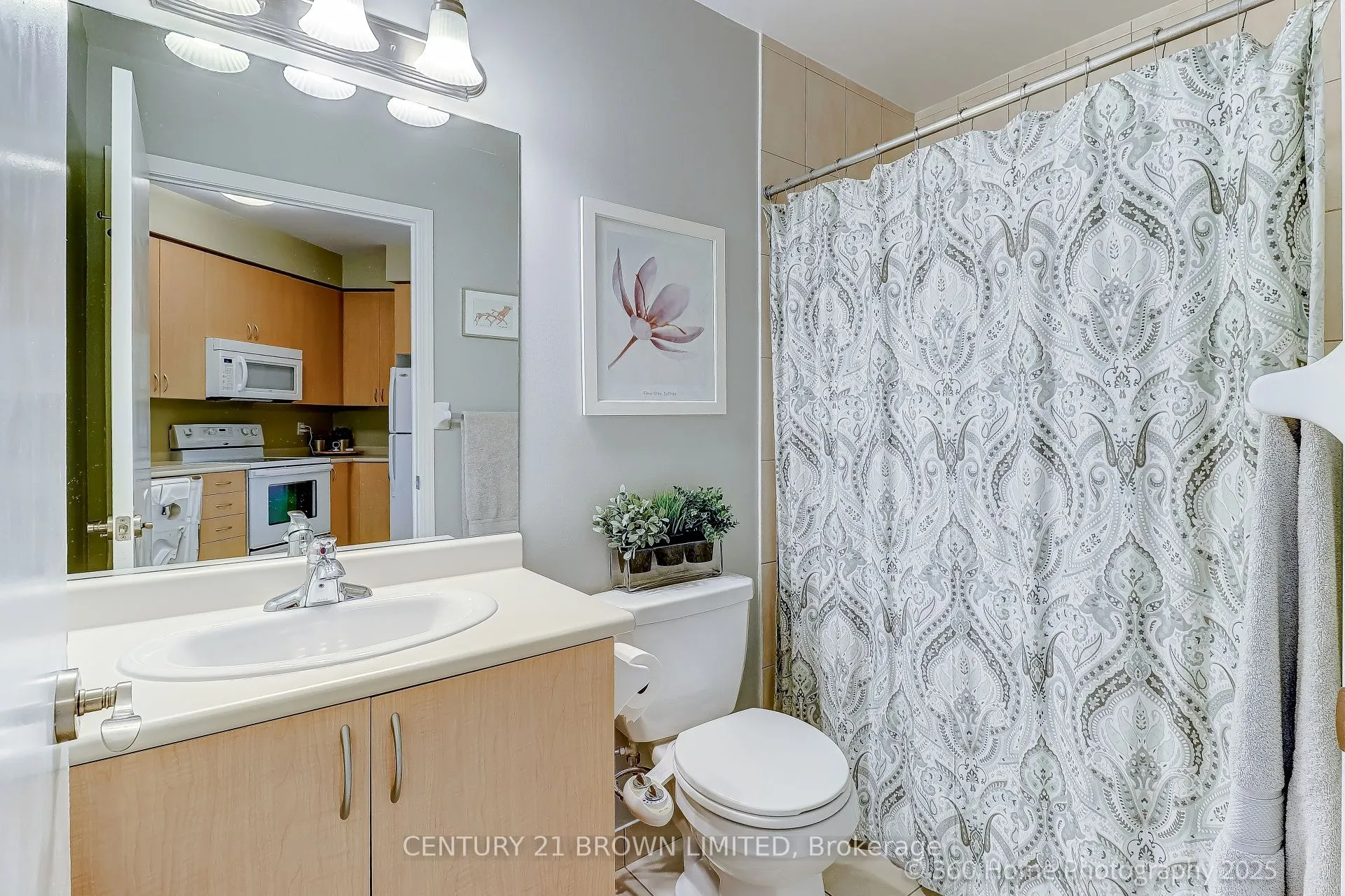 60 Heintzman Street, #112