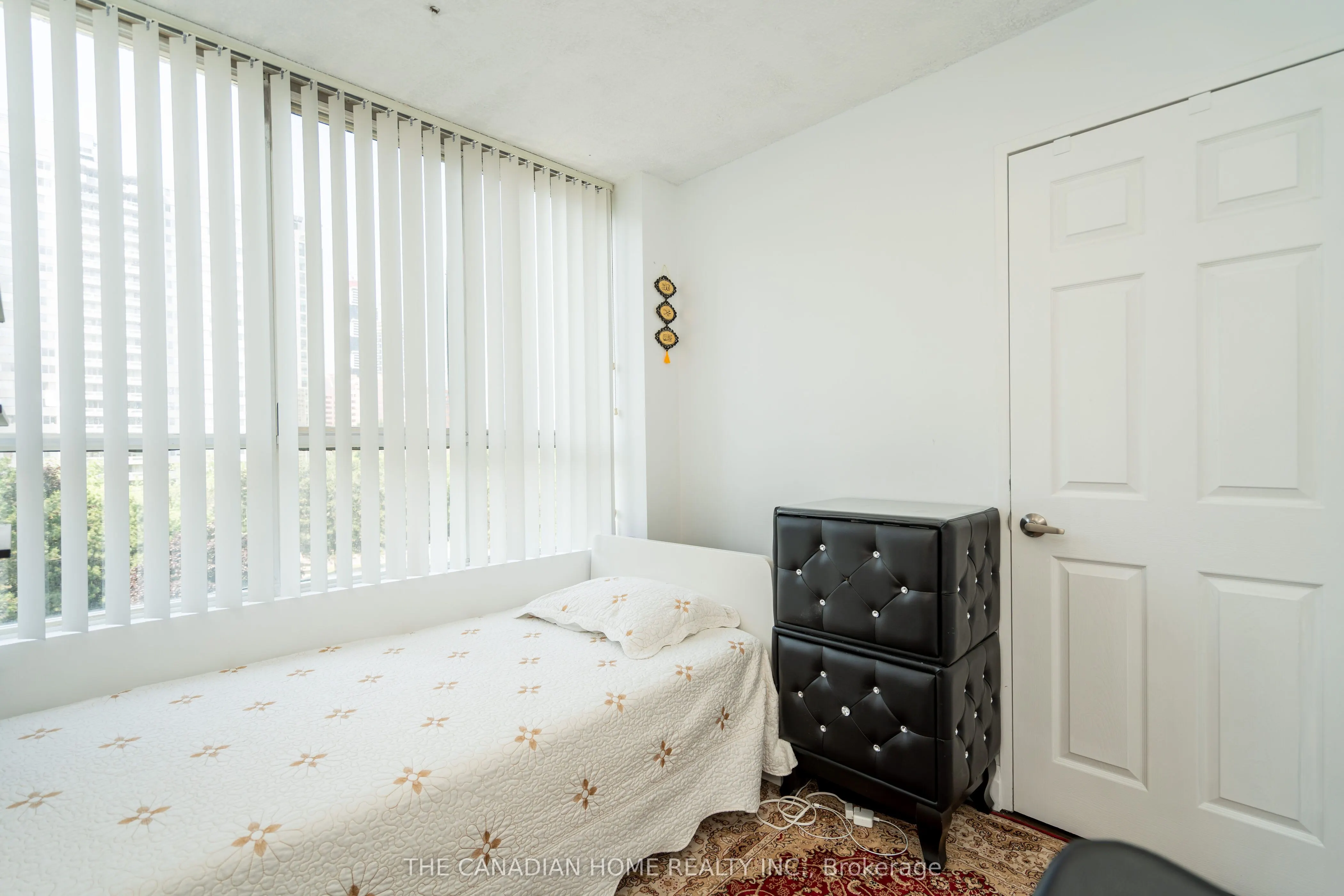 3695 Kaneff Crescent, #607
