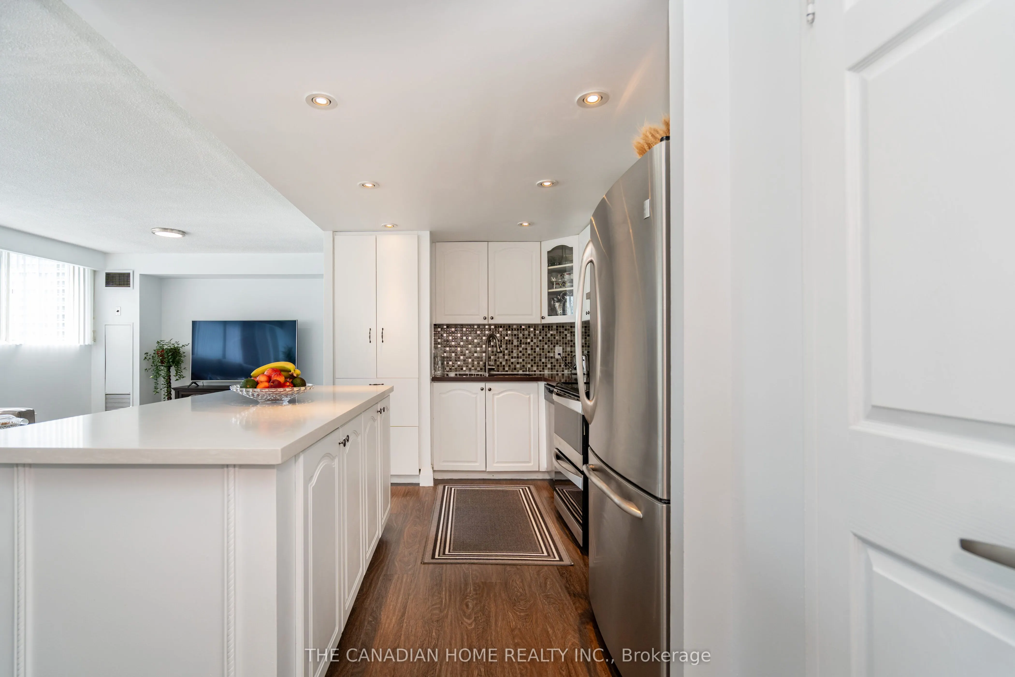 3695 Kaneff Crescent, #607