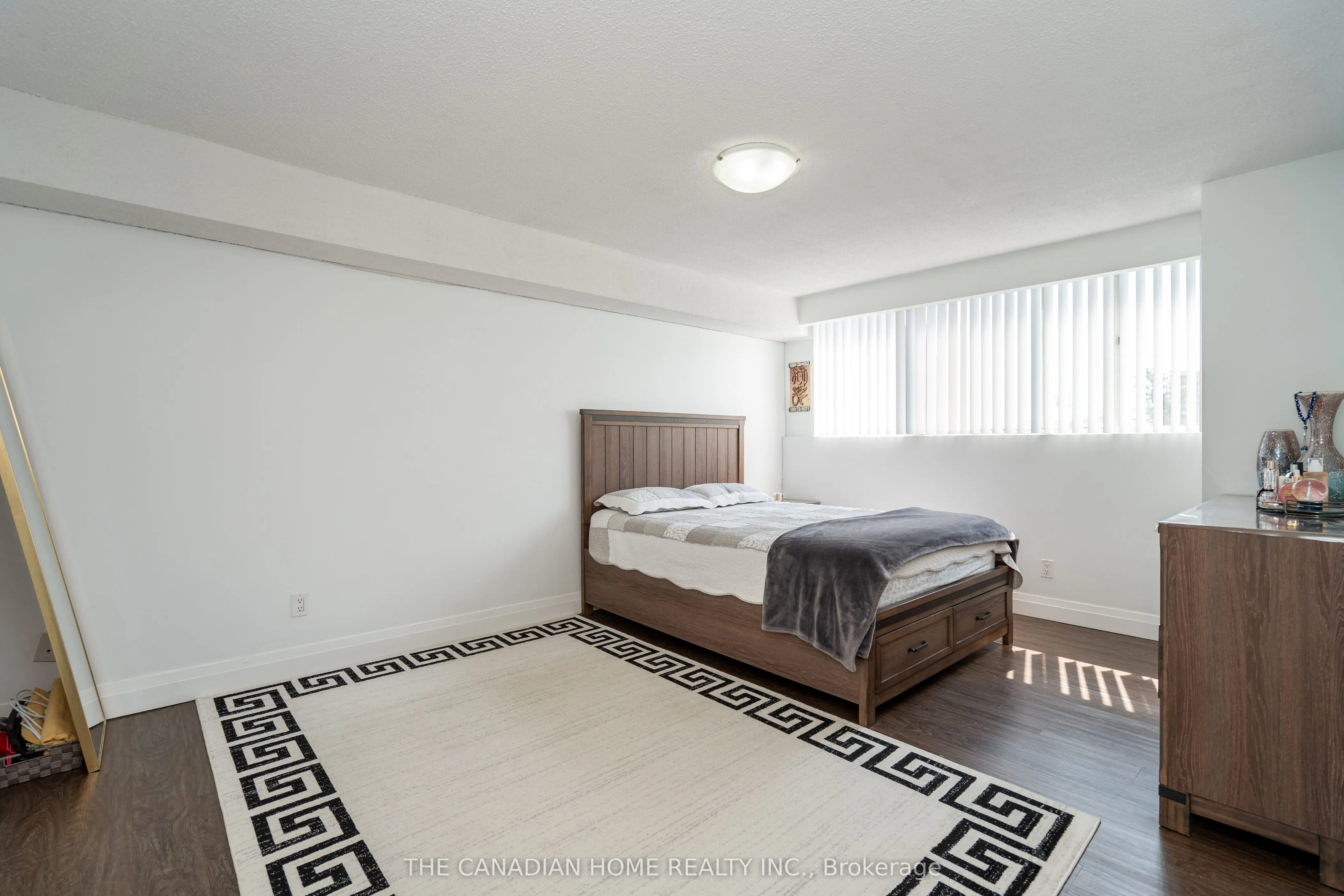 3695 Kaneff Crescent, #607