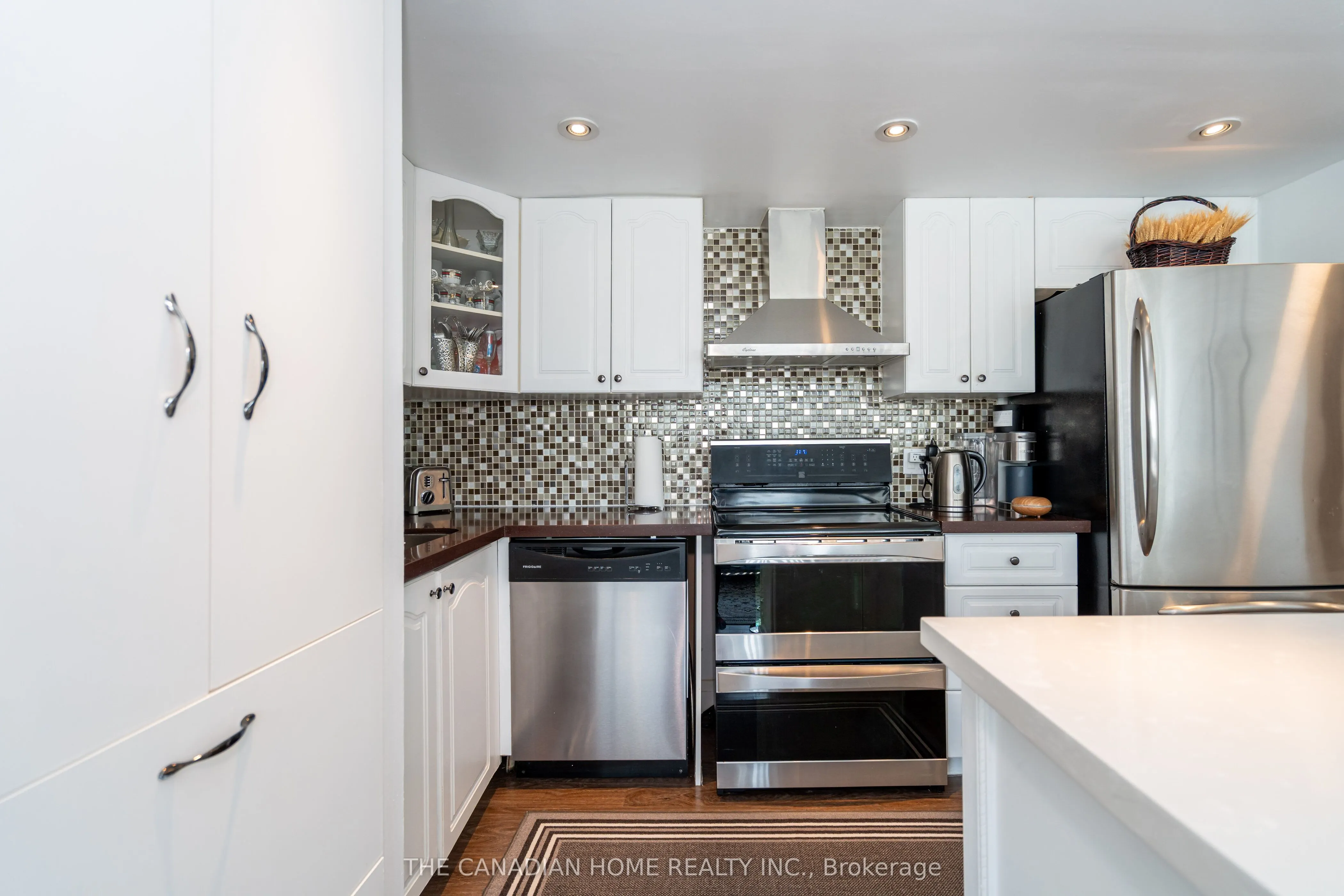 3695 Kaneff Crescent, #607