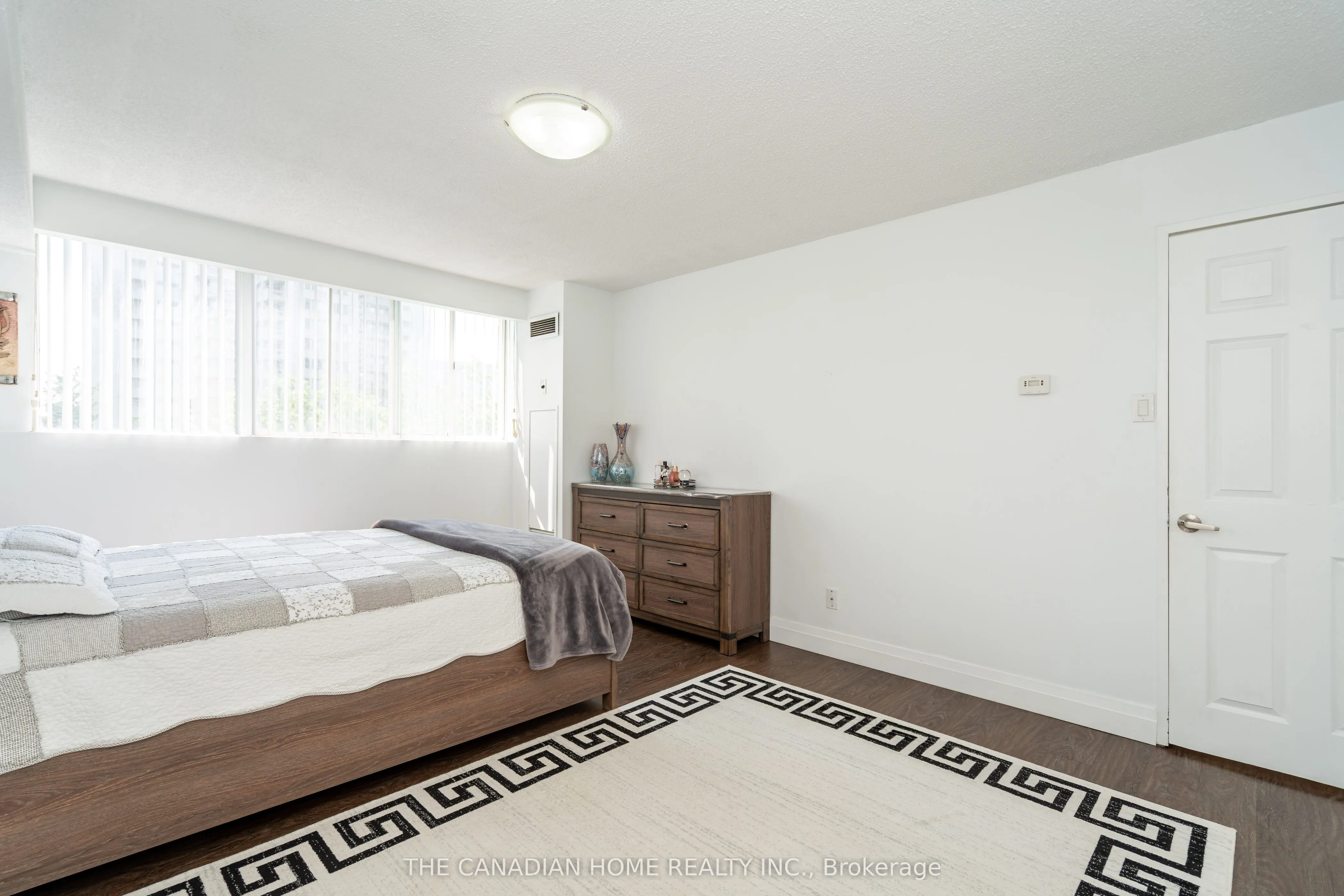 3695 Kaneff Crescent, #607