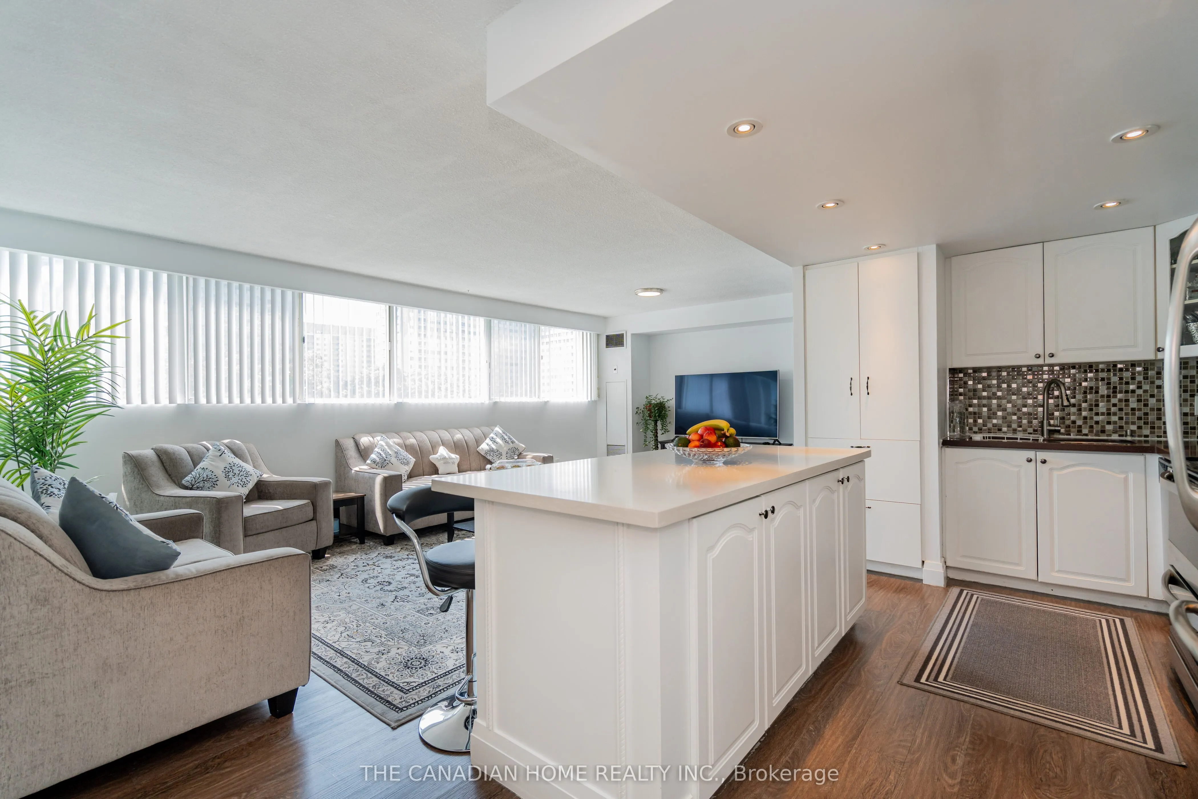 3695 Kaneff Crescent, #607