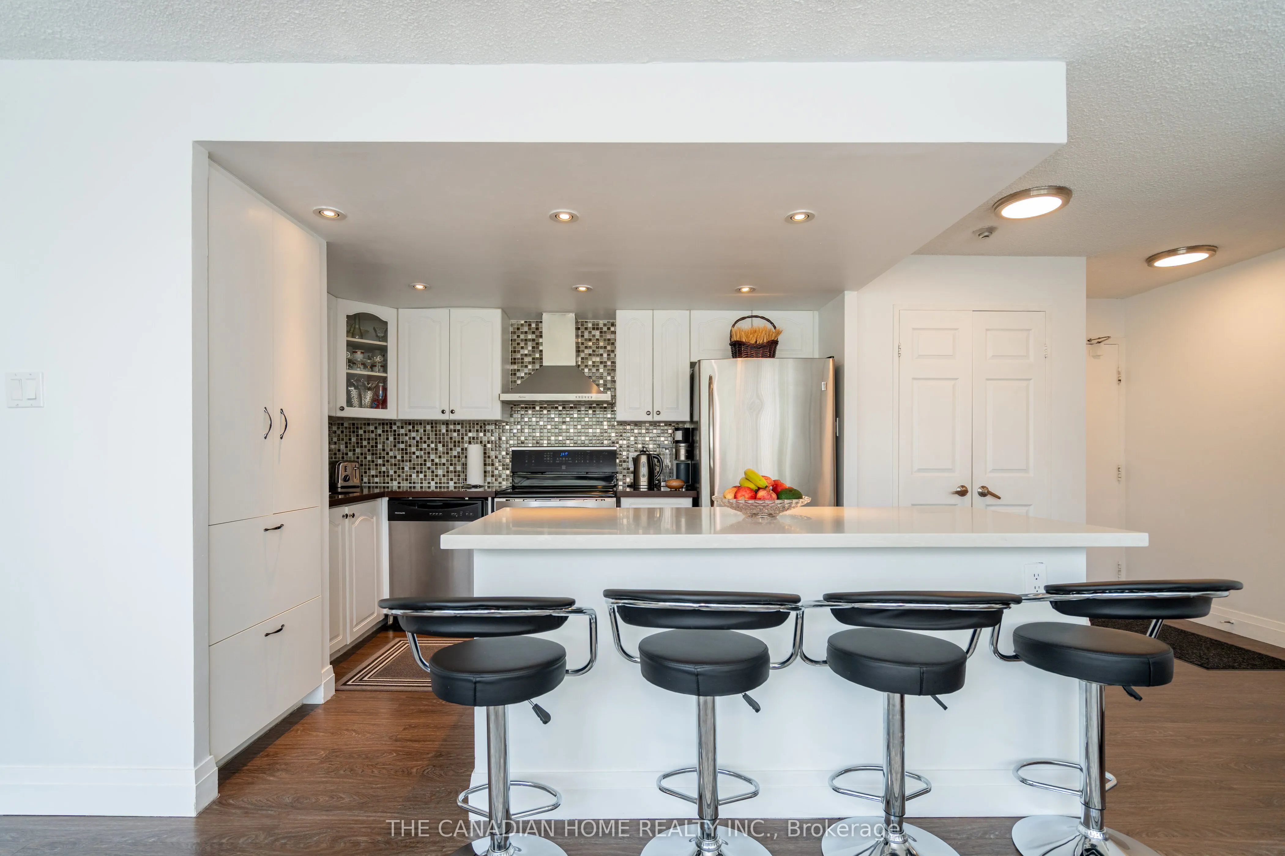 3695 Kaneff Crescent, #607