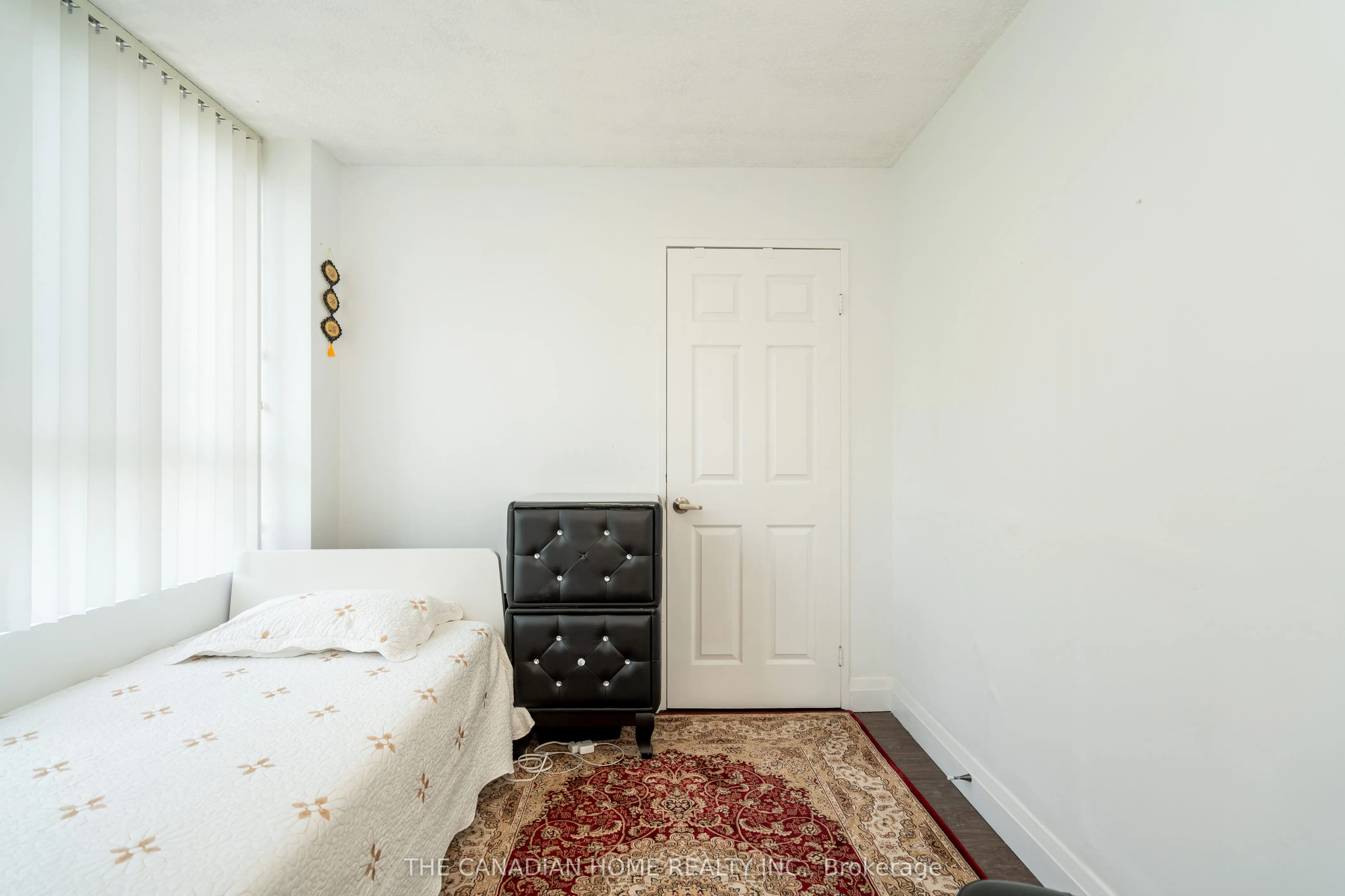 3695 Kaneff Crescent, #607