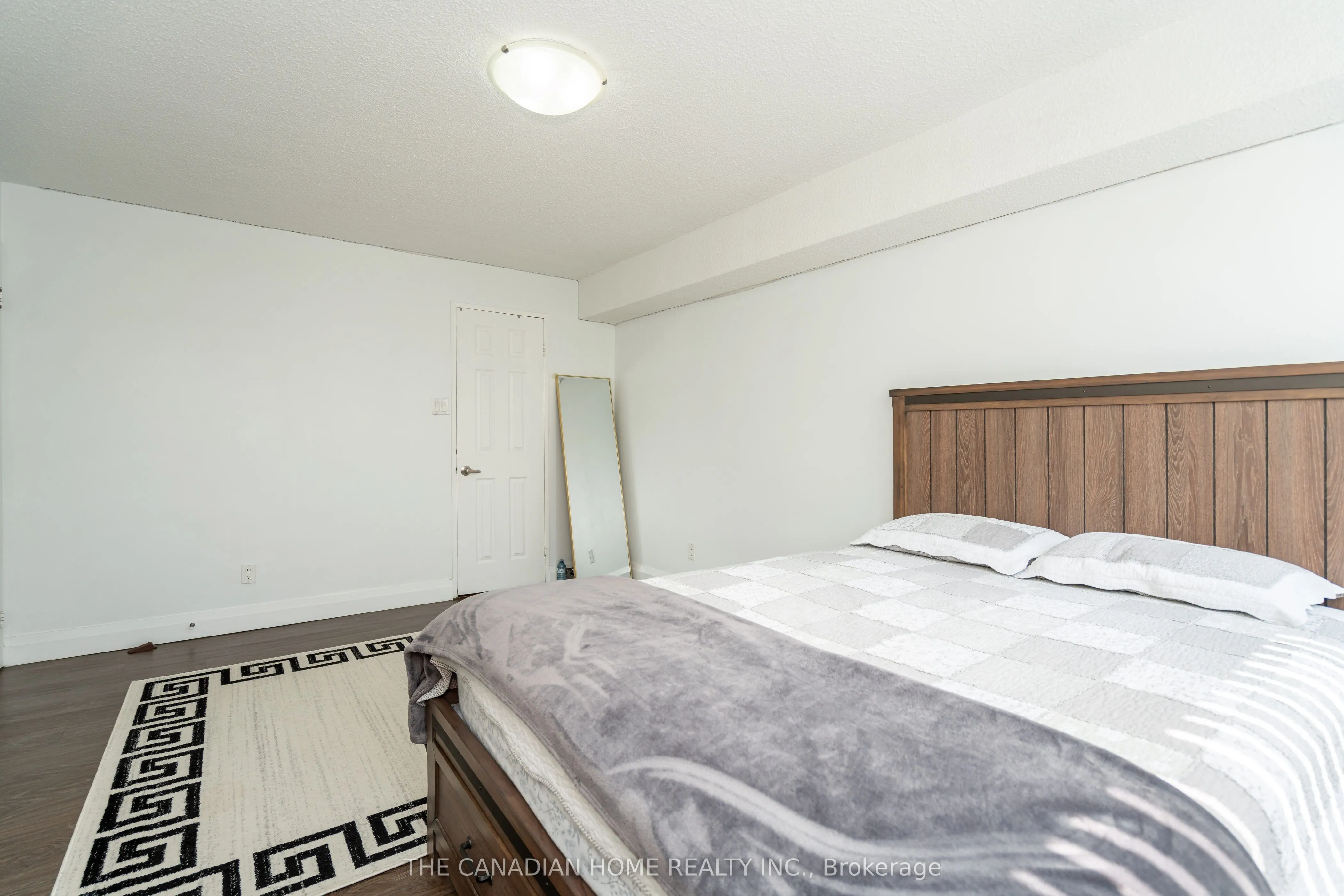 3695 Kaneff Crescent, #607