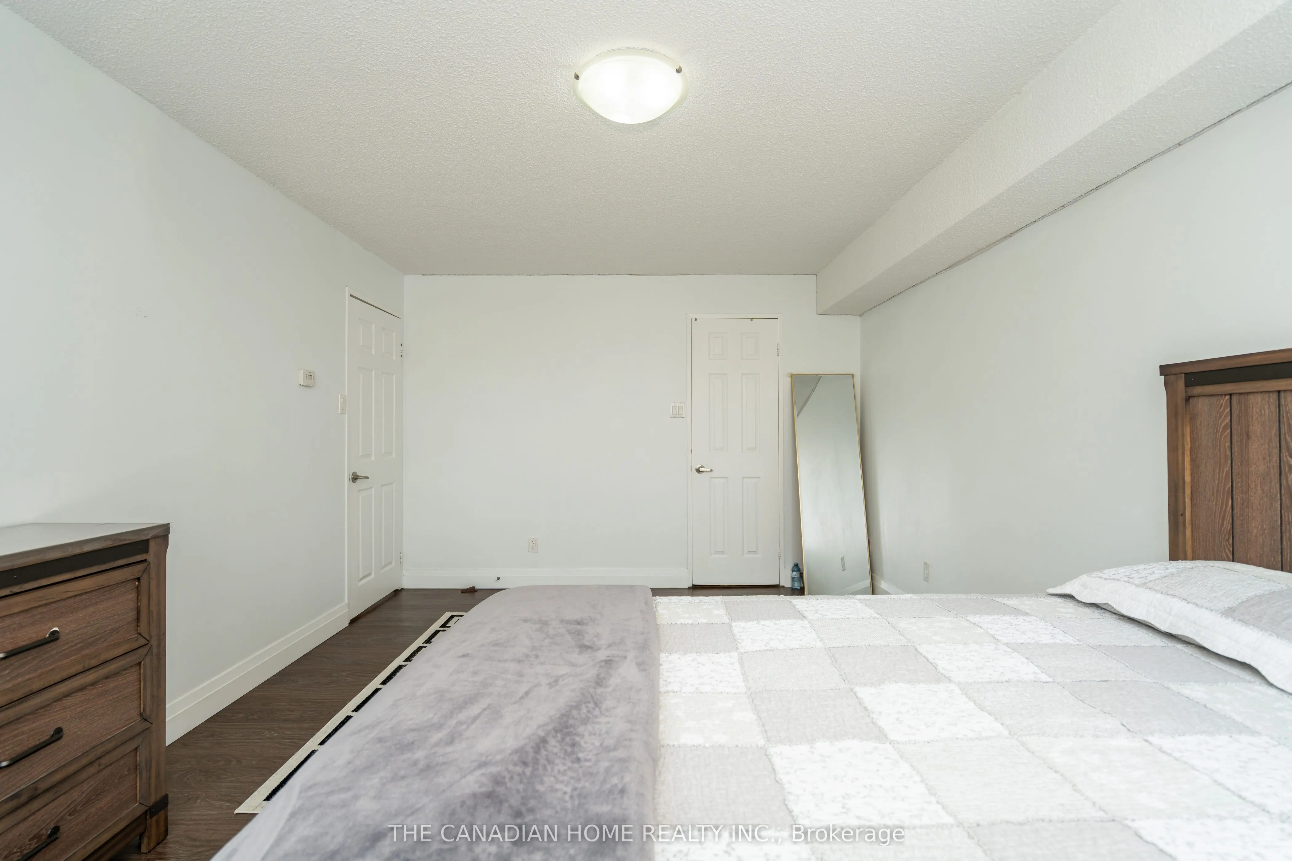 3695 Kaneff Crescent, #607