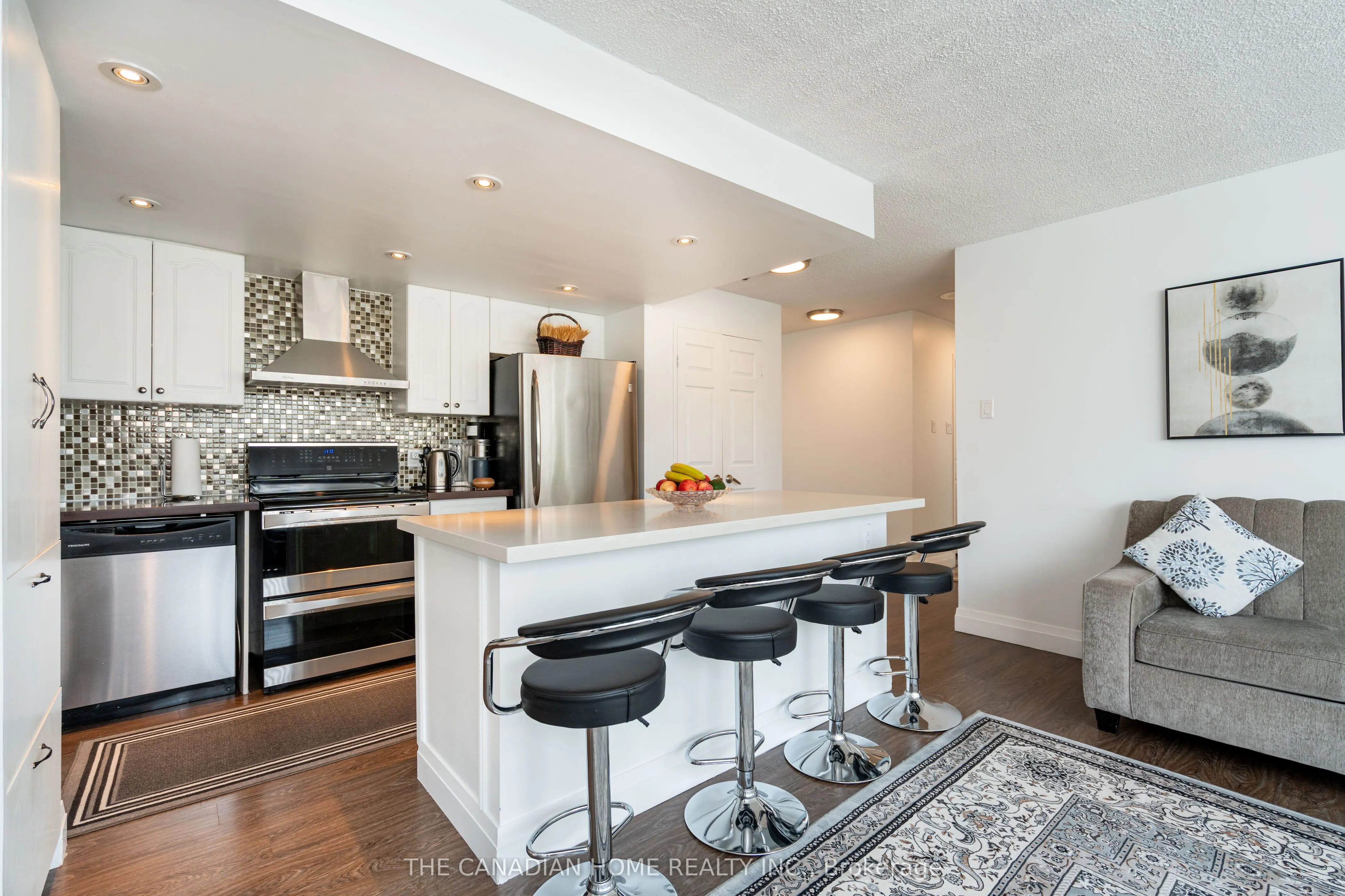 3695 Kaneff Crescent, #607