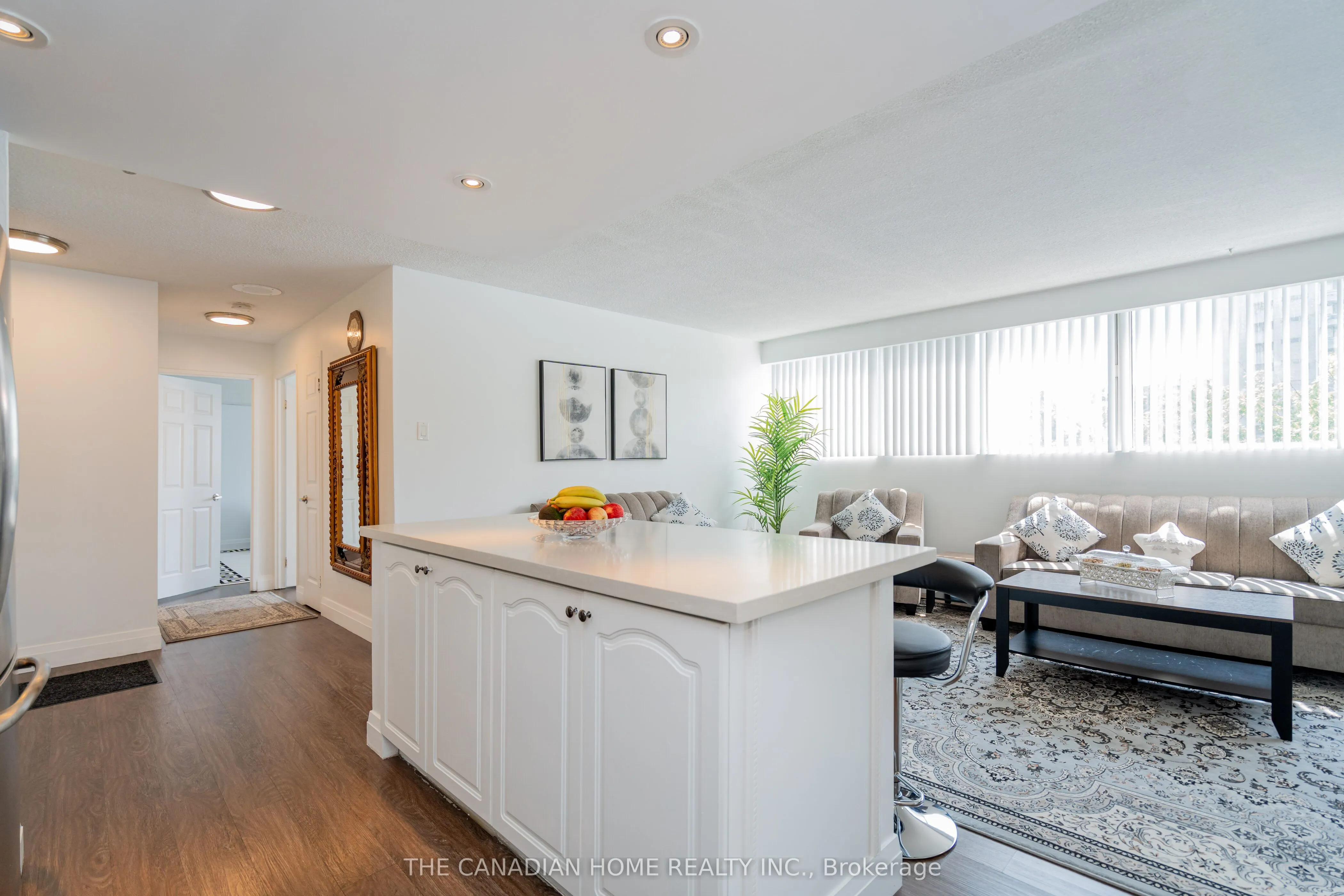 3695 Kaneff Crescent, #607