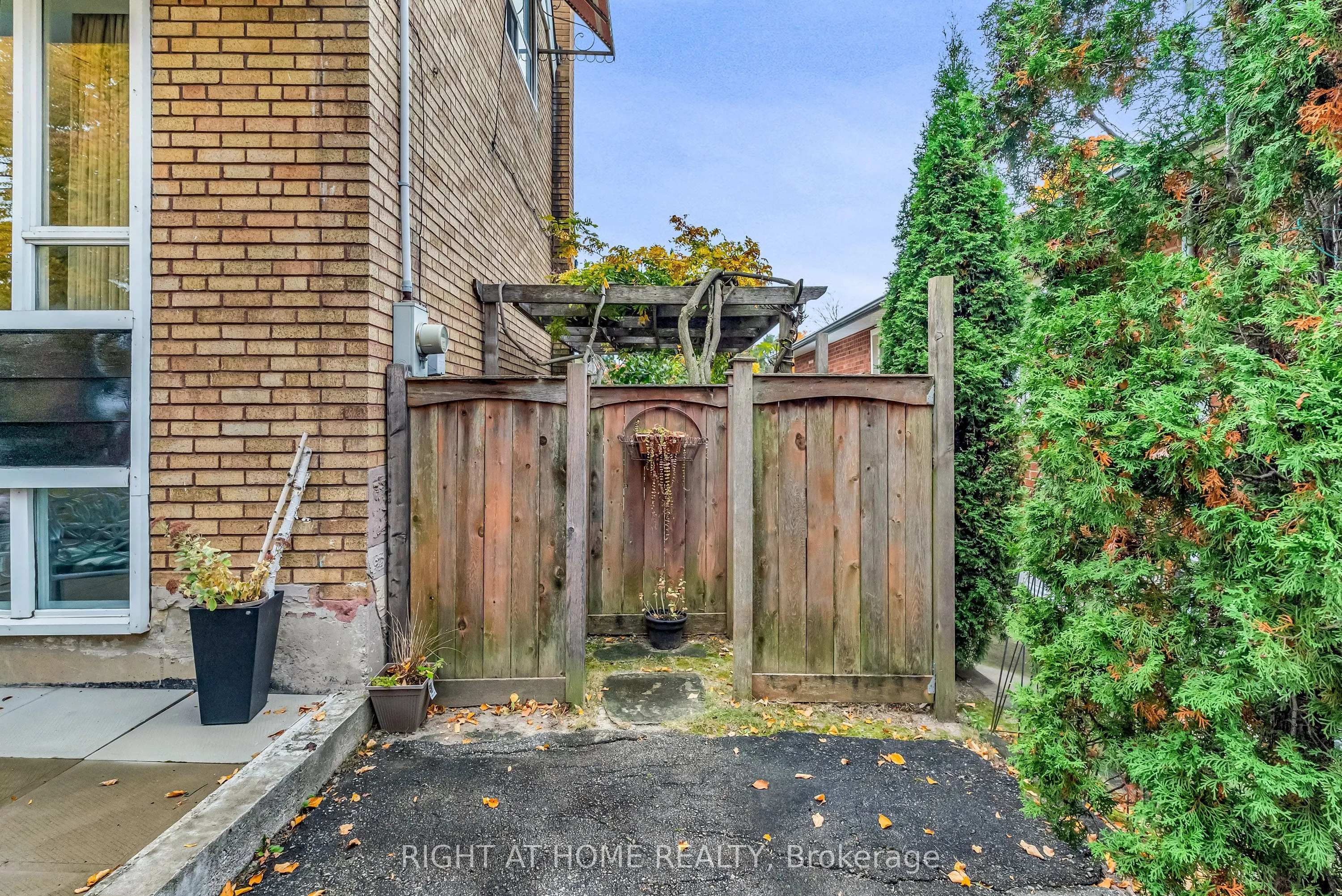 1 Ridge Point Crescent