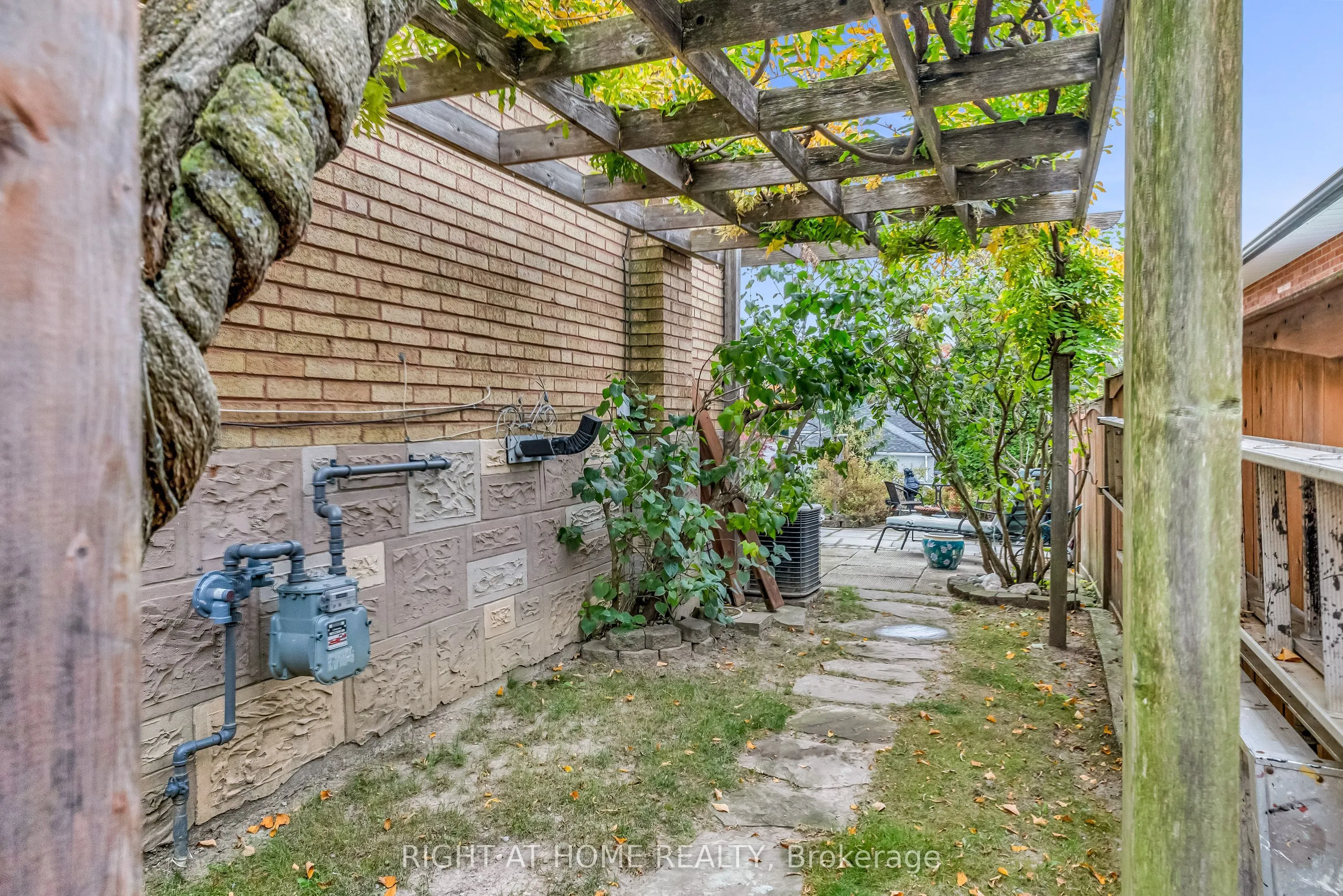 1 Ridge Point Crescent