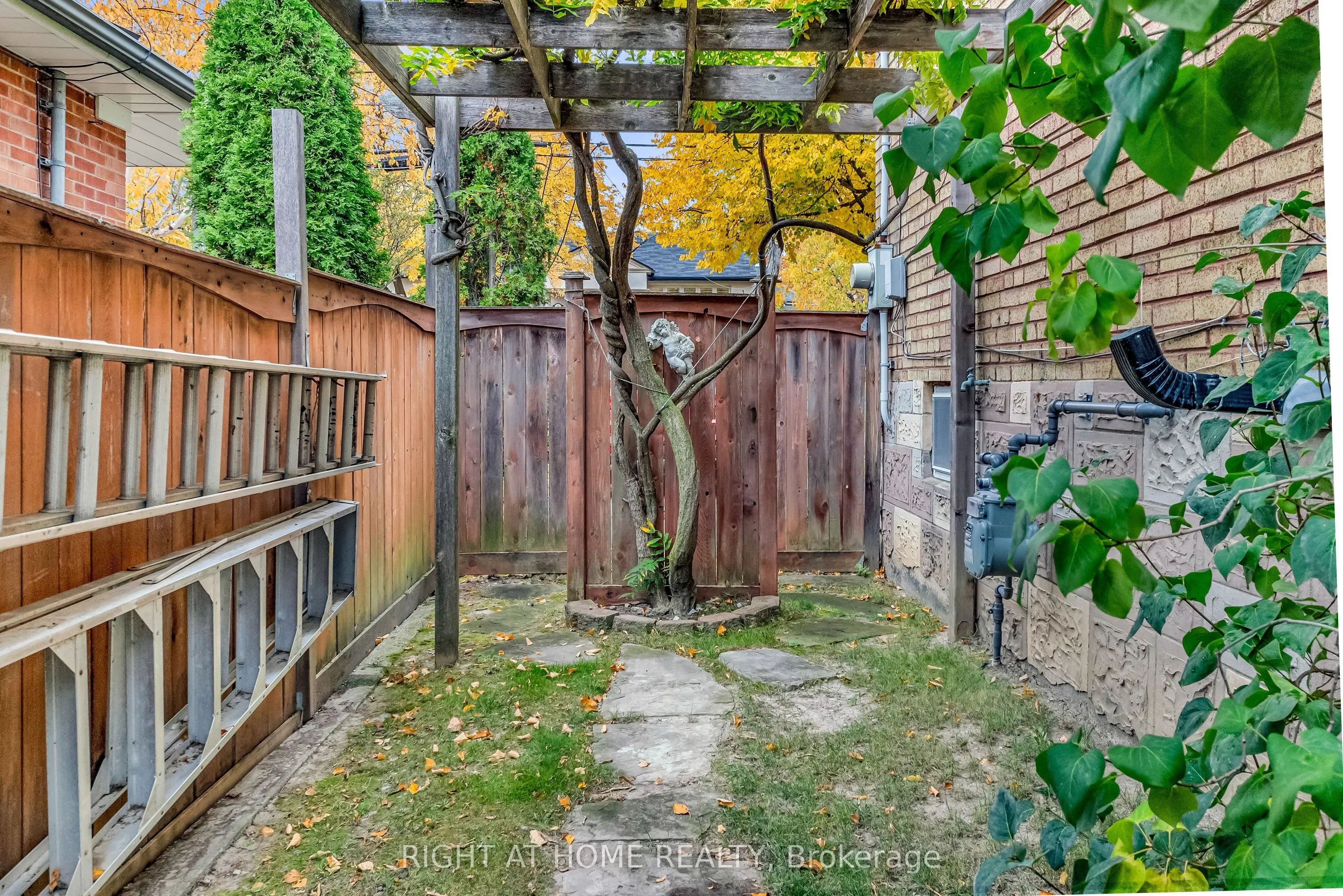1 Ridge Point Crescent