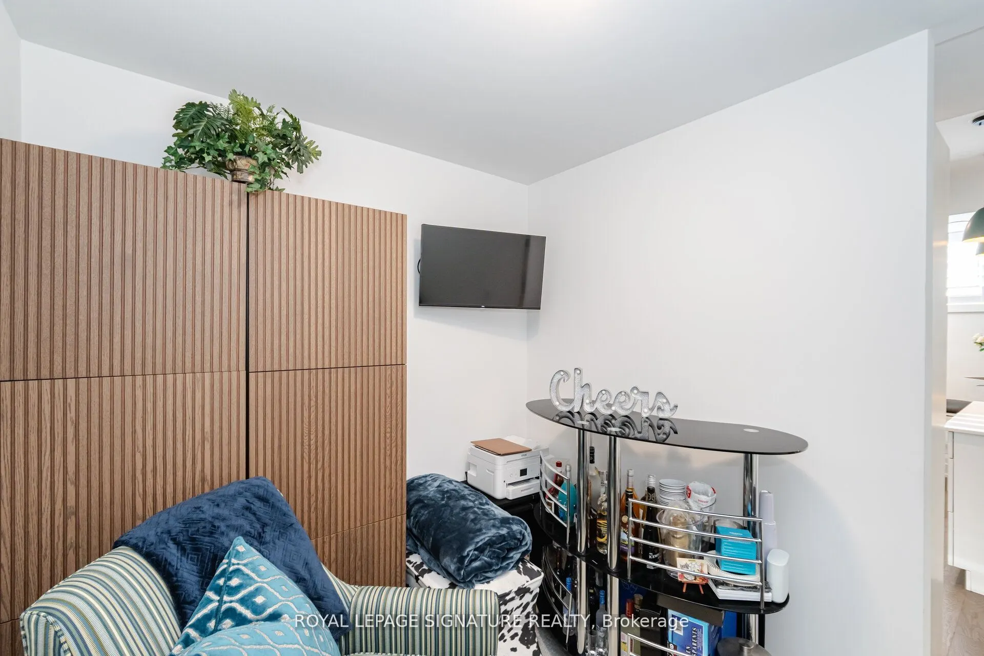 1085 Douglas McCurdy Common, #111