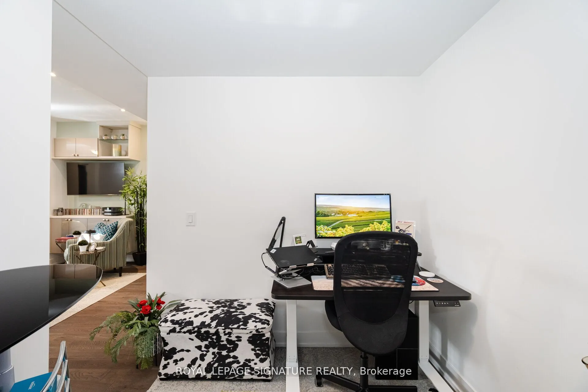 1085 Douglas McCurdy Common, #111