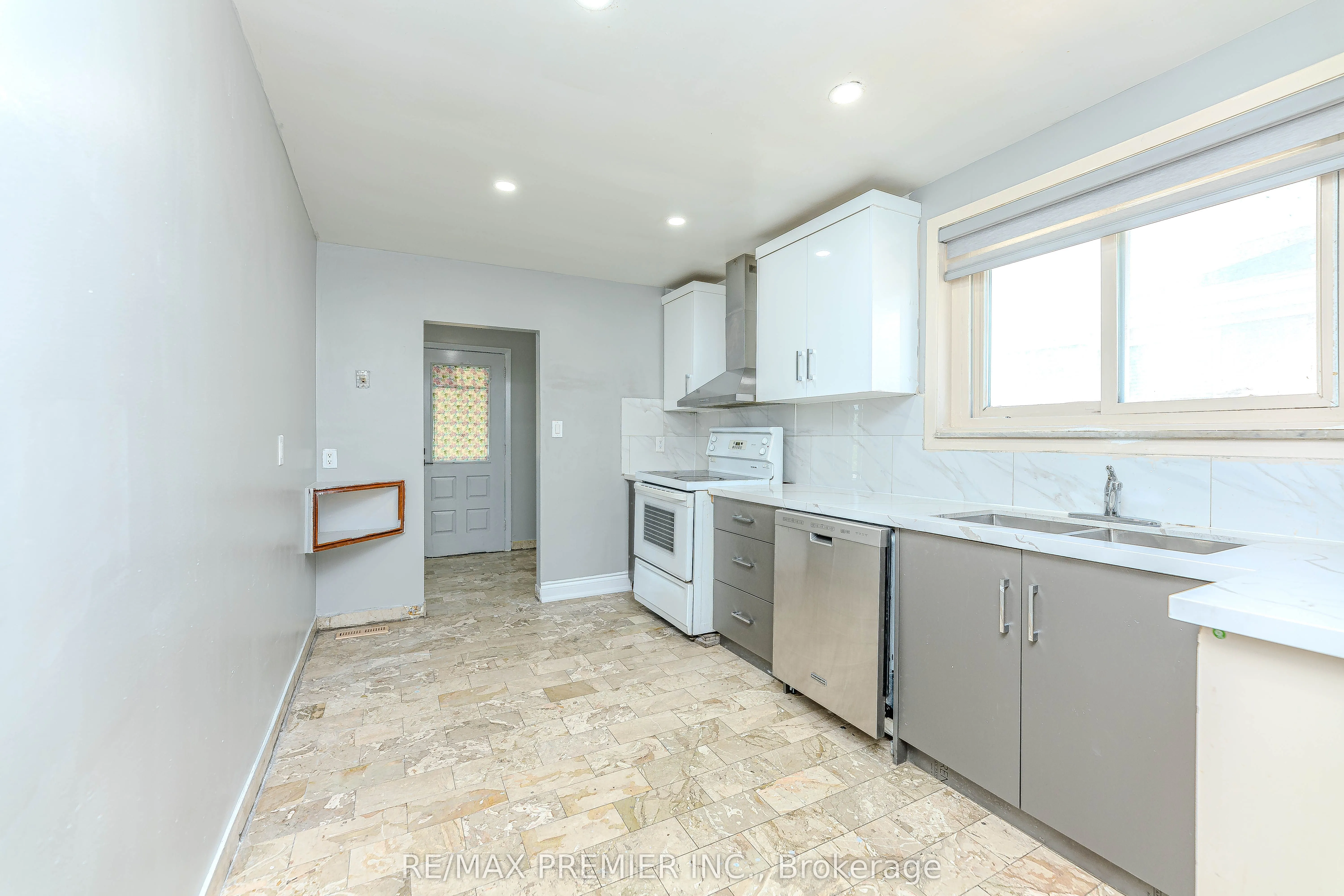 65 Elnathan Crescent
