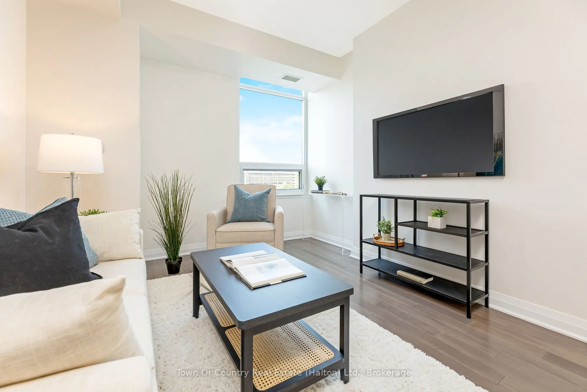 1055 Southdown Road, #402