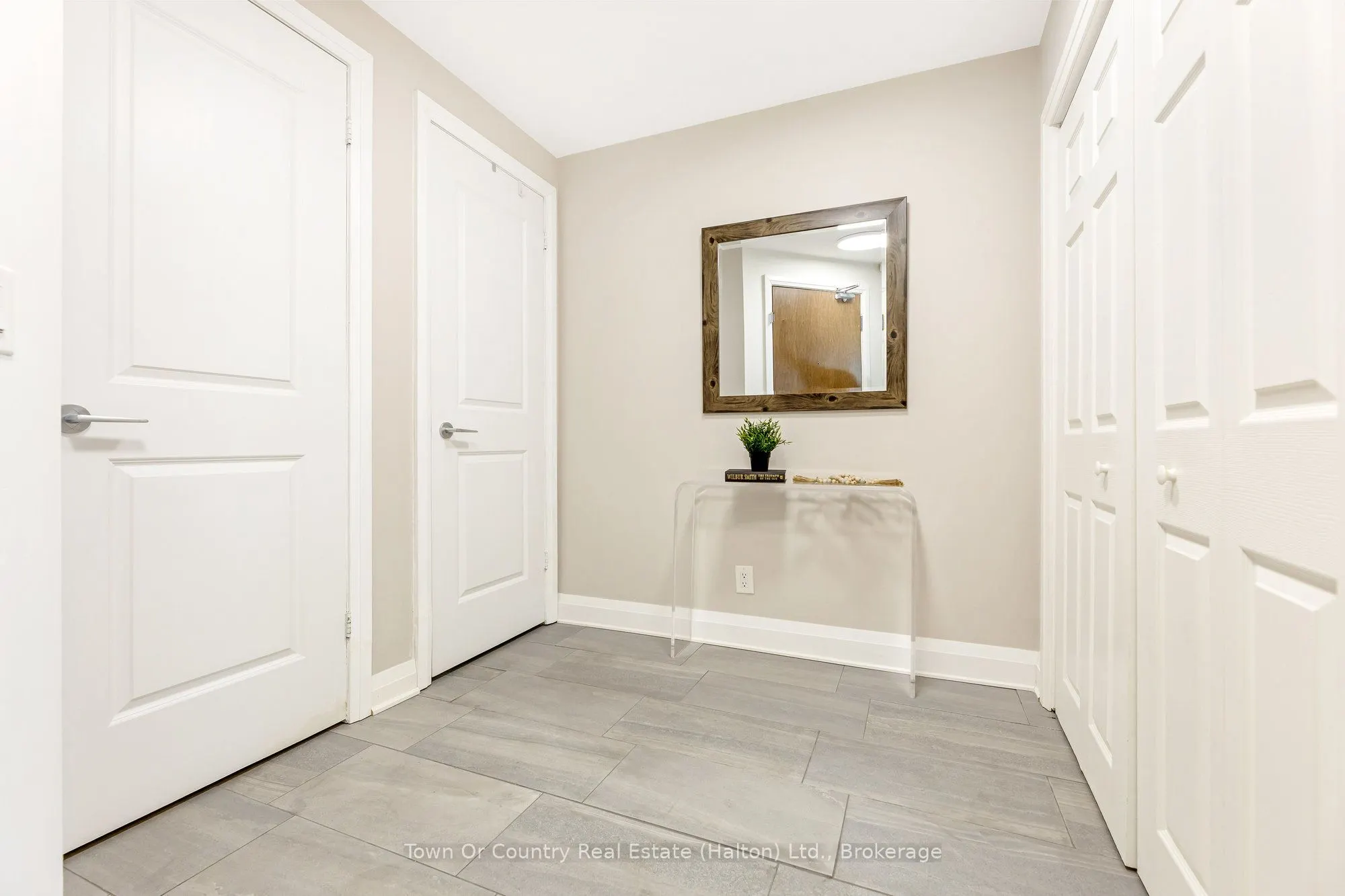 1055 Southdown Road, #402