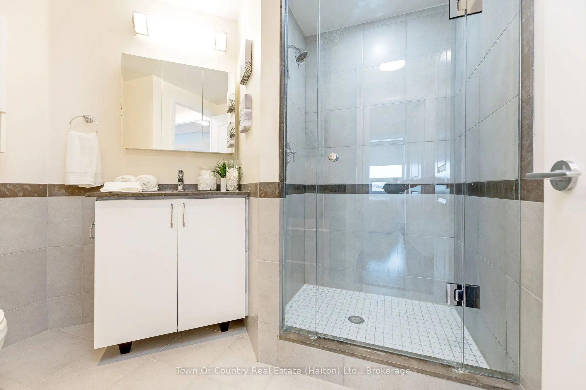 1055 Southdown Road, #402