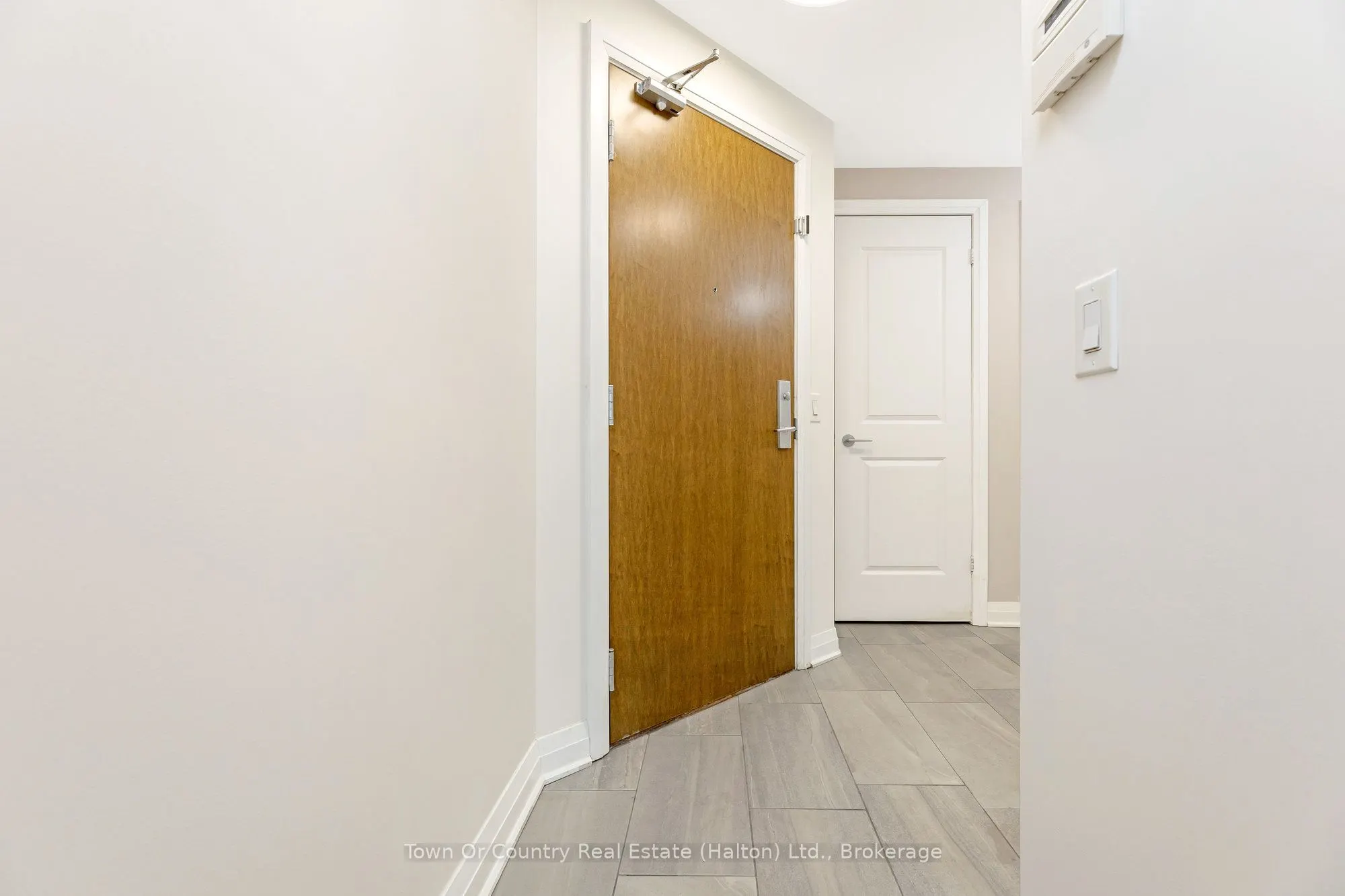 1055 Southdown Road, #402