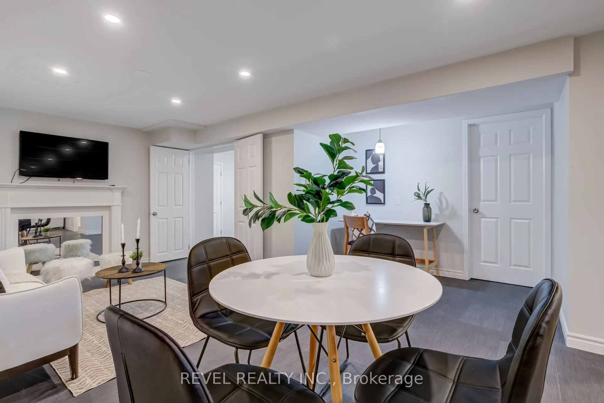 6 Lone Oak Avenue