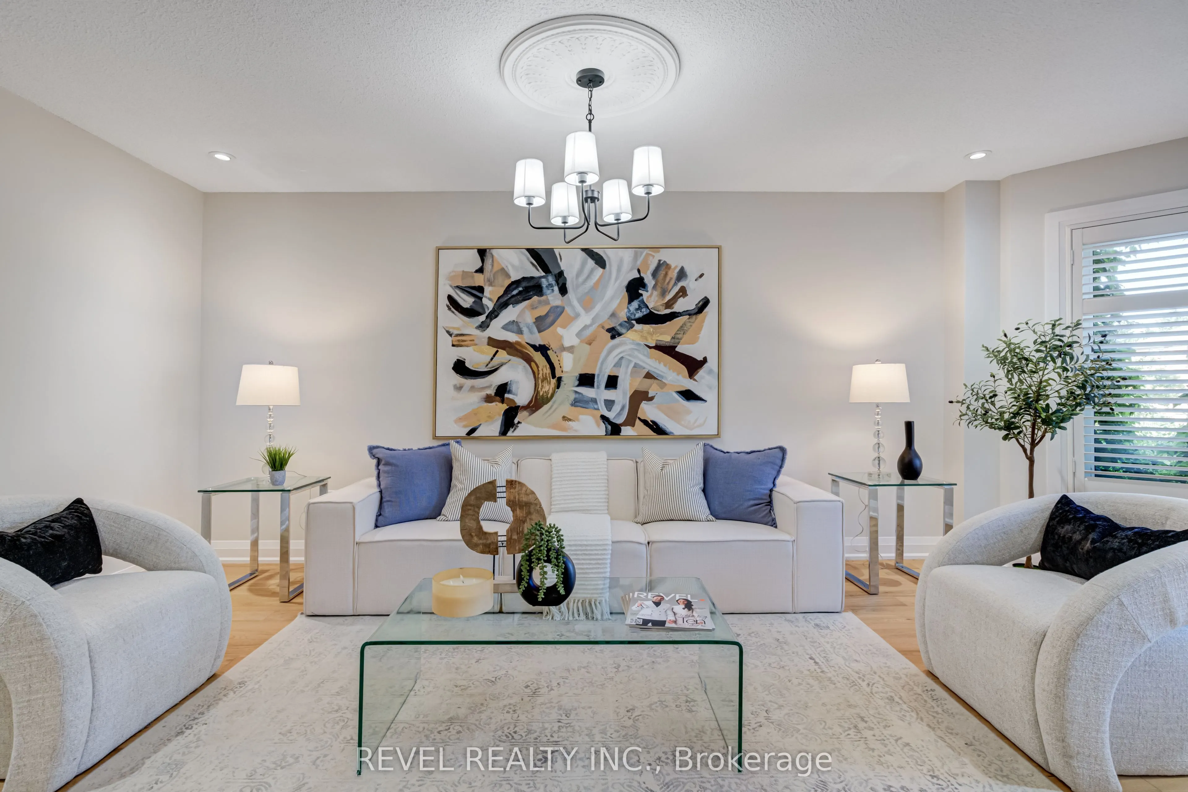 6 Lone Oak Avenue