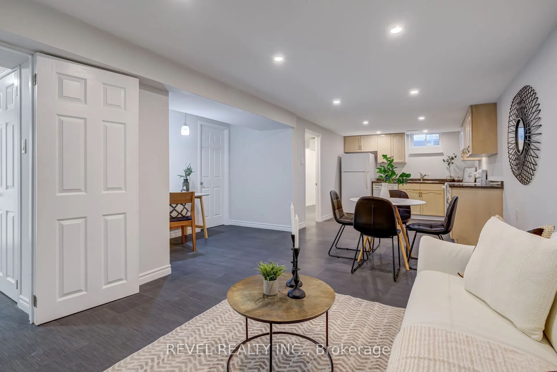 6 Lone Oak Avenue