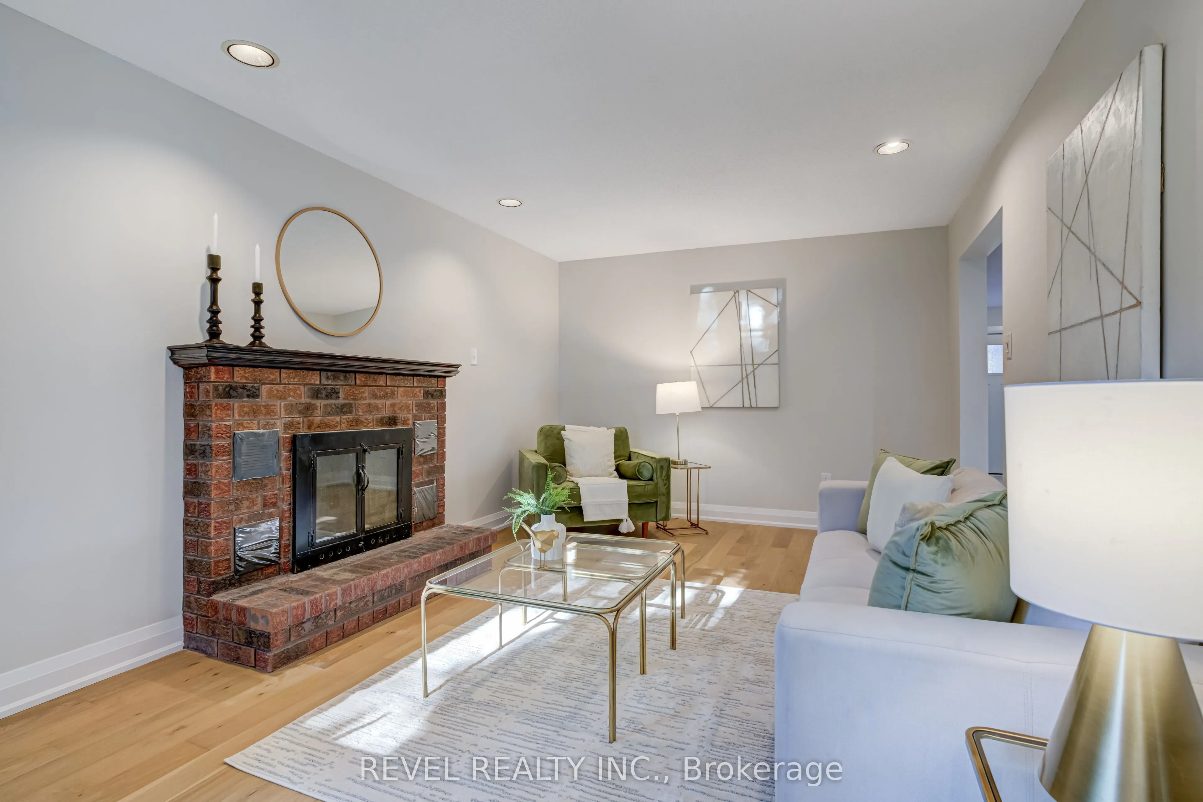 6 Lone Oak Avenue