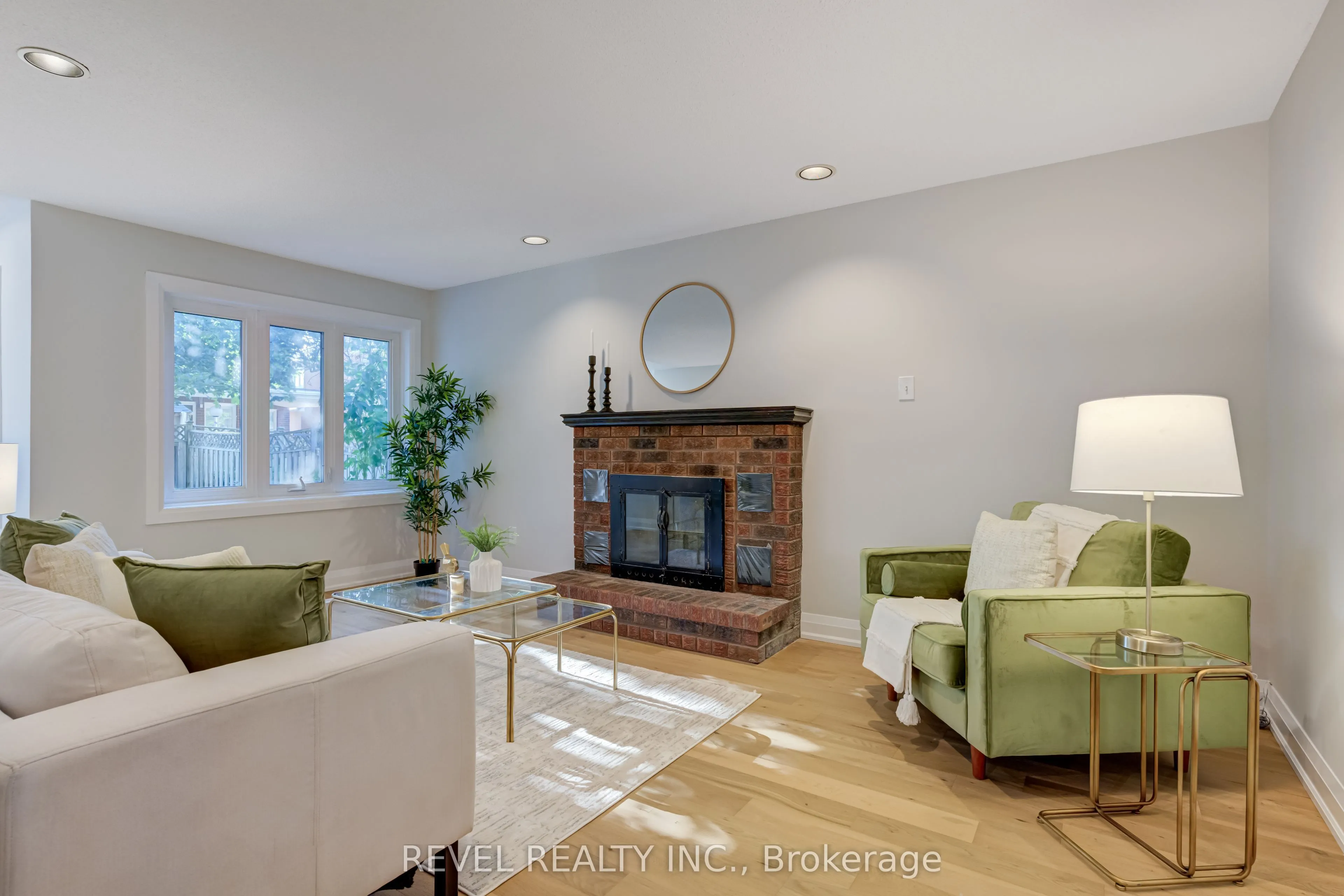 6 Lone Oak Avenue