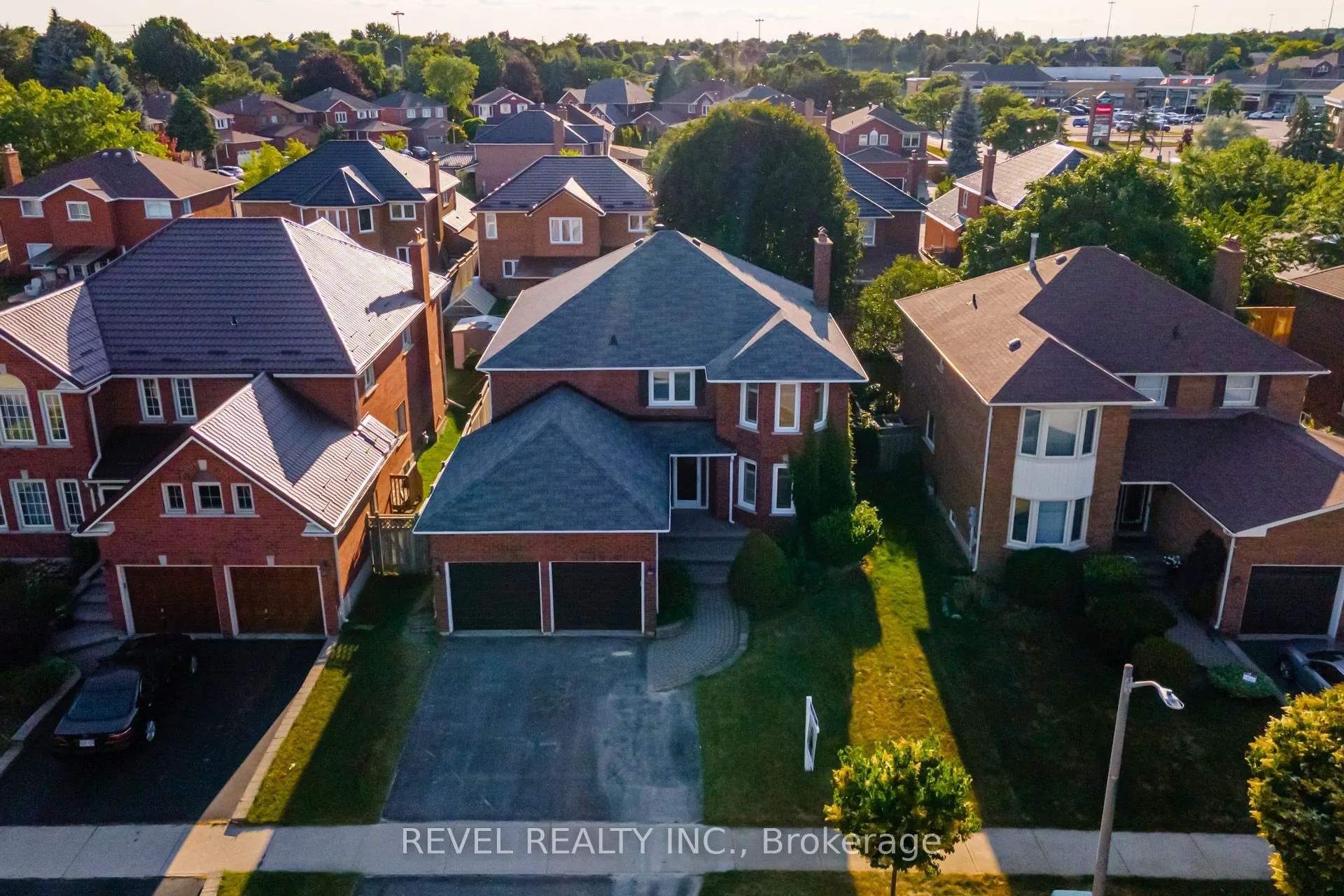 6 Lone Oak Avenue