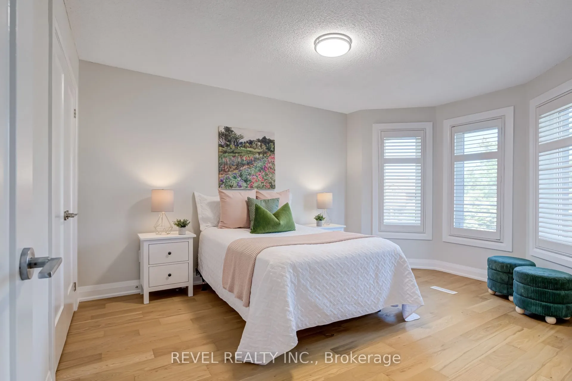 6 Lone Oak Avenue