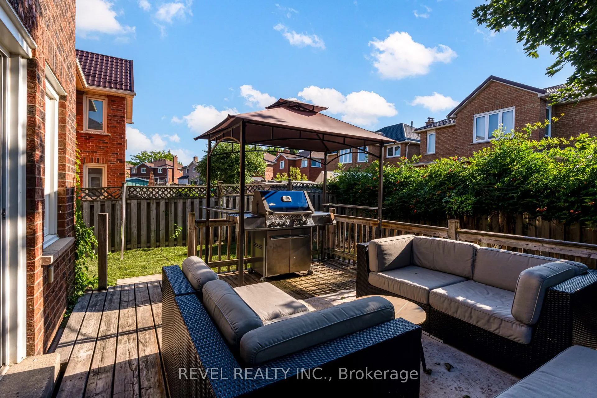 6 Lone Oak Avenue
