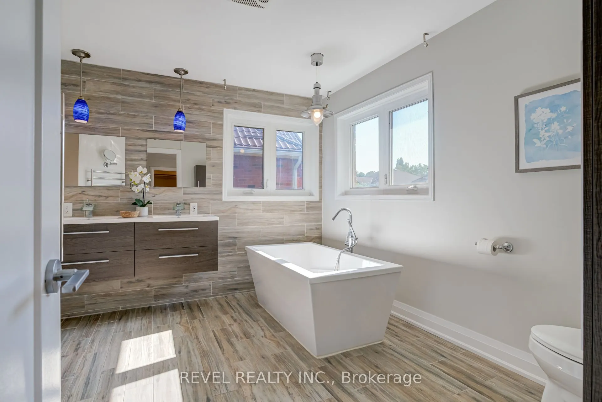 6 Lone Oak Avenue