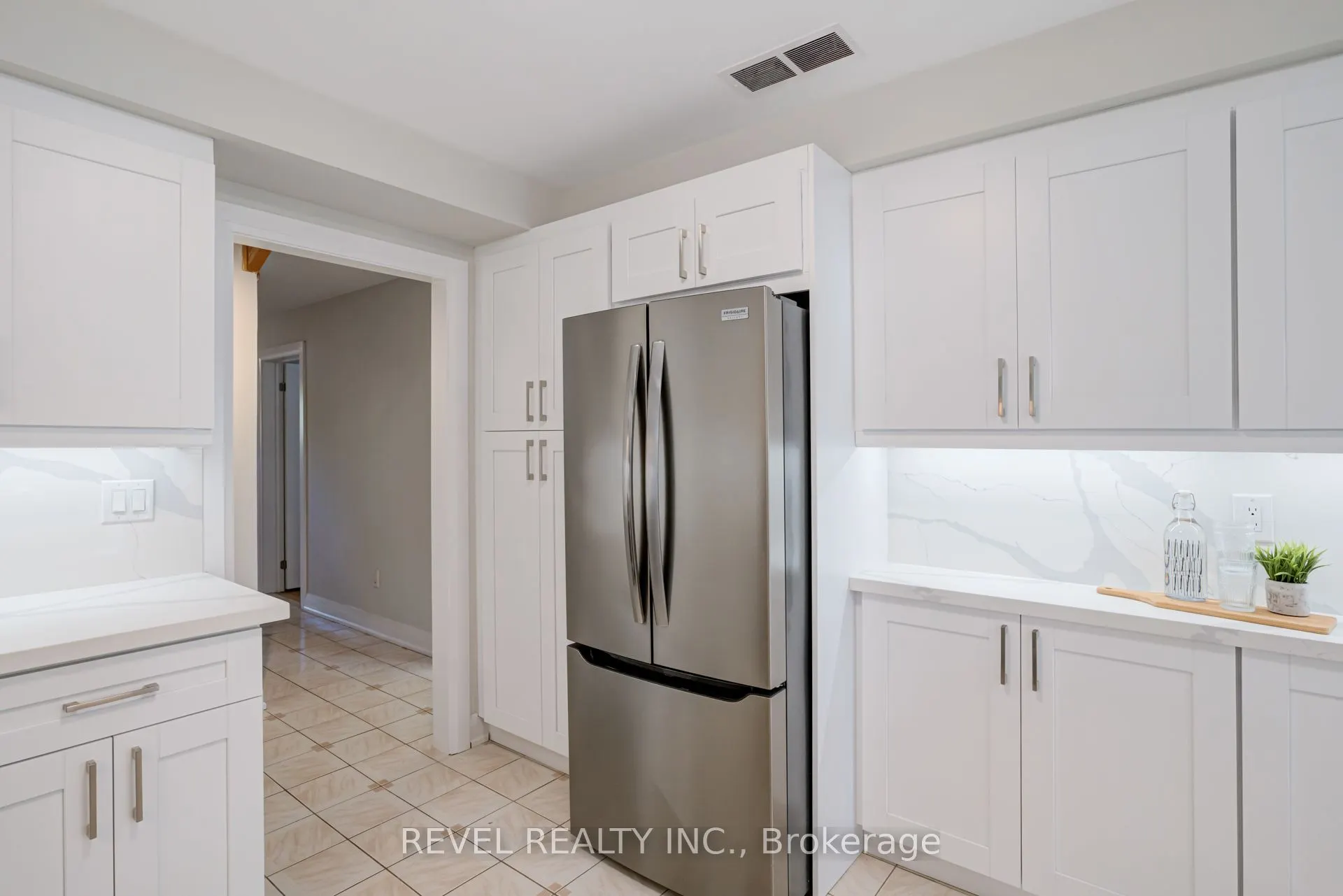 6 Lone Oak Avenue