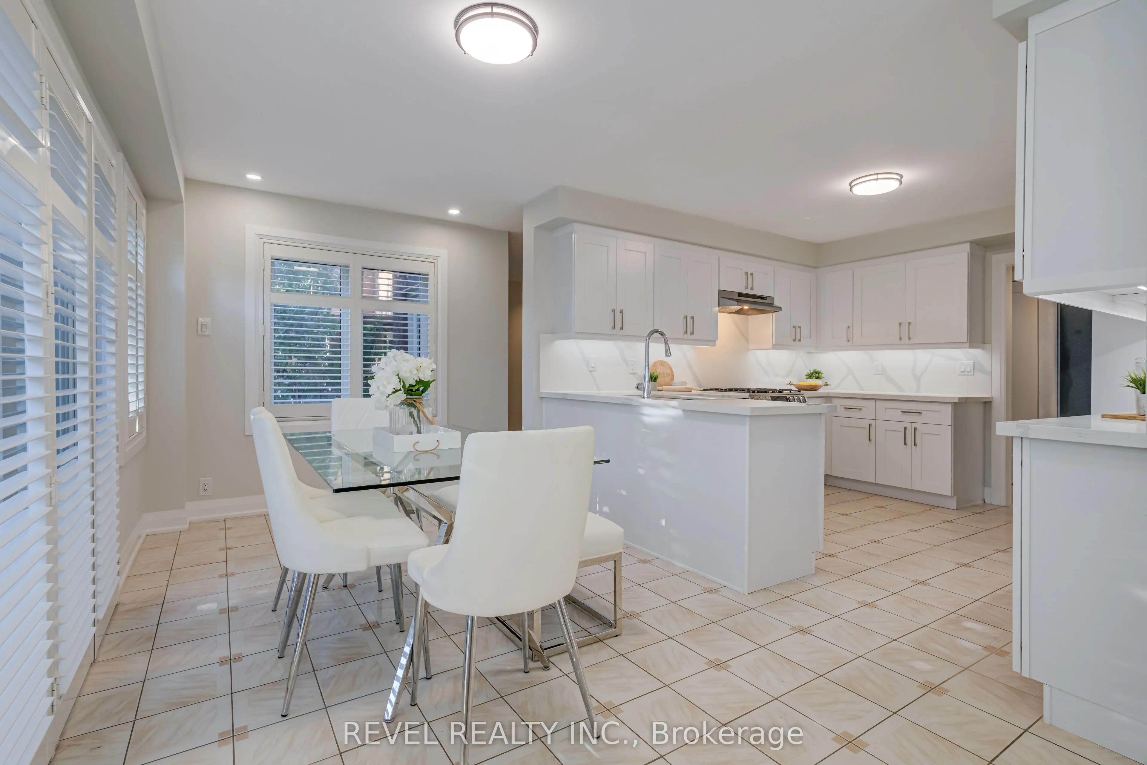 6 Lone Oak Avenue