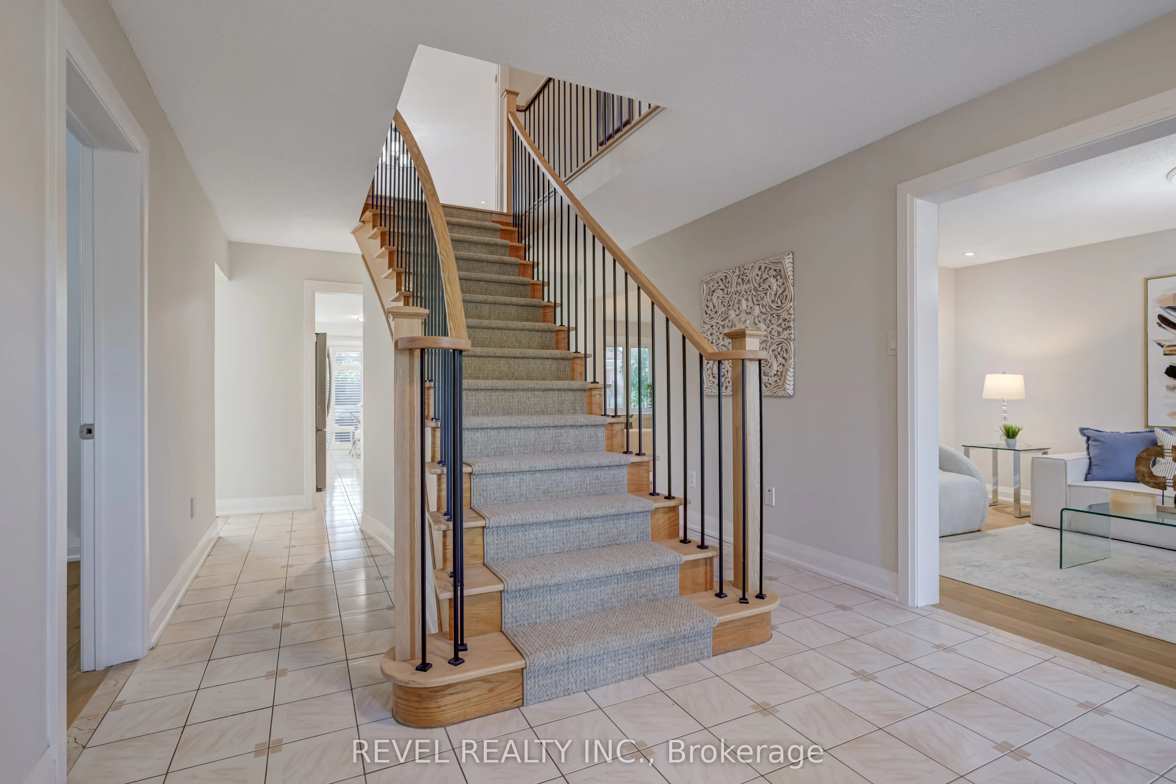 6 Lone Oak Avenue