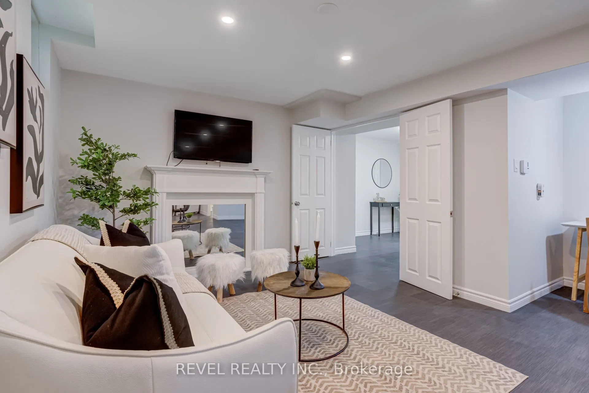 6 Lone Oak Avenue