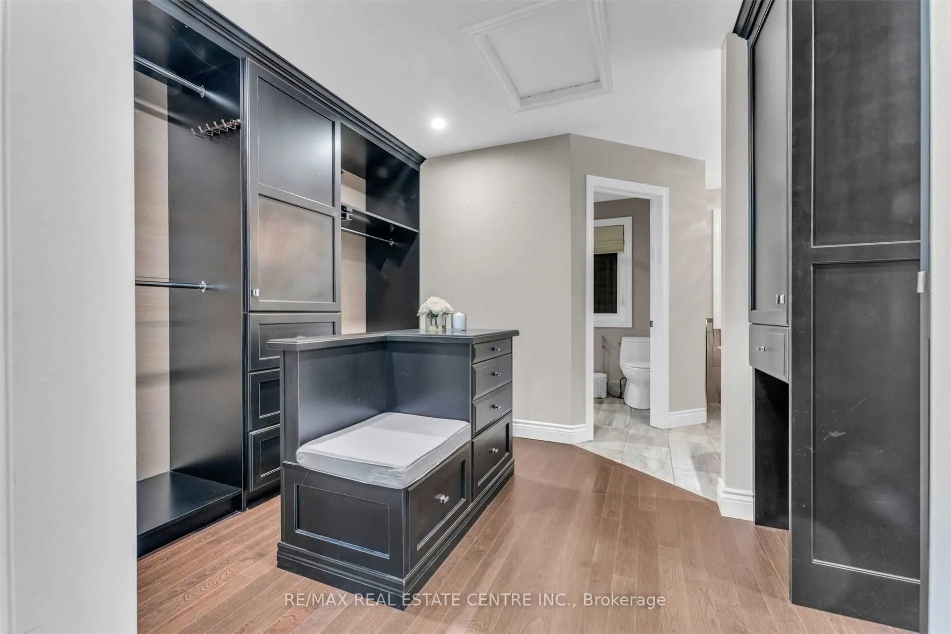11135 Menzies Court