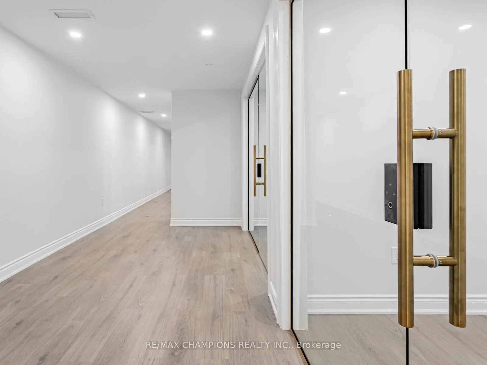 2565 Steeles Avenue E, #26