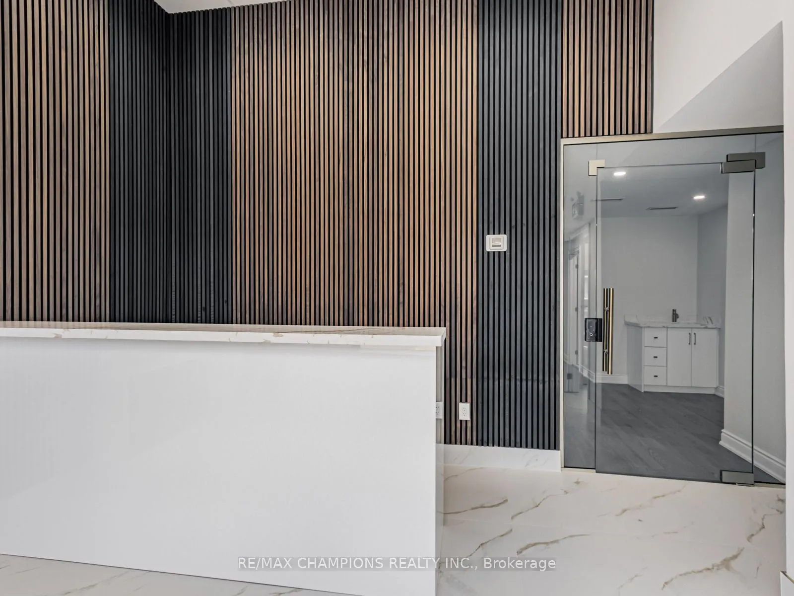 2565 Steeles Avenue E, #26