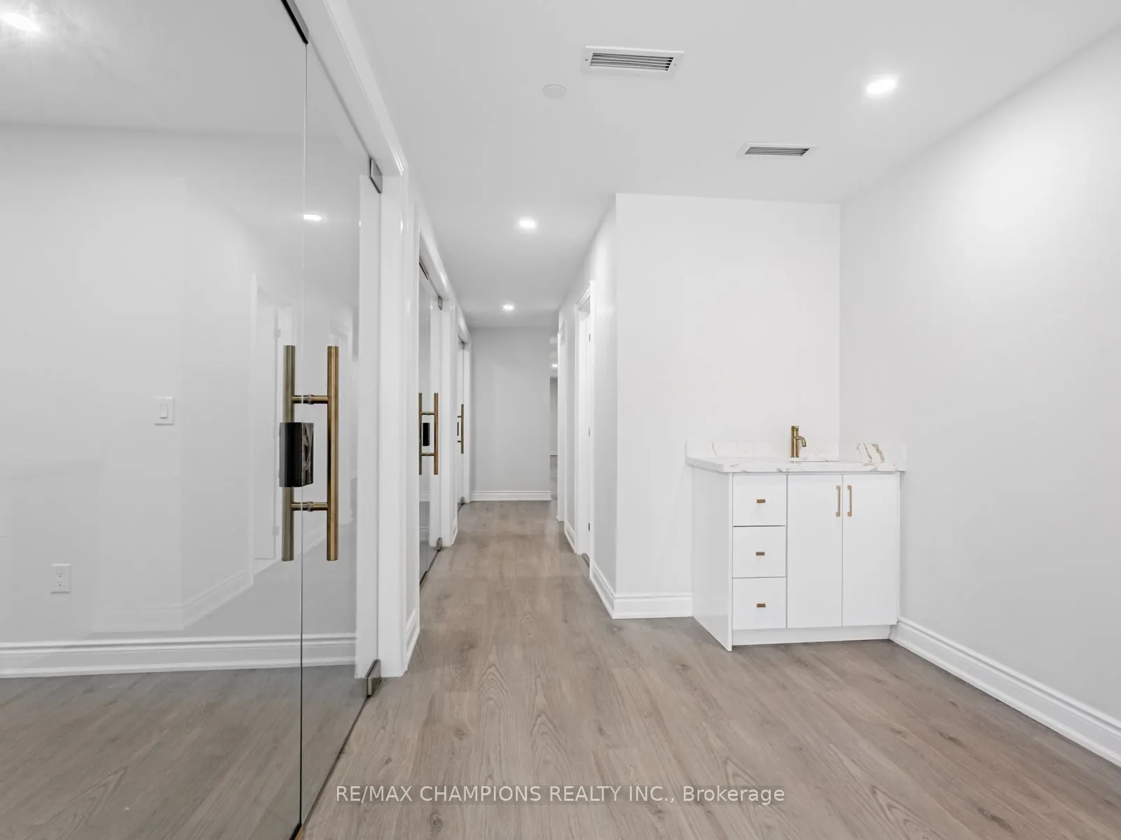 2565 Steeles Avenue E, #26