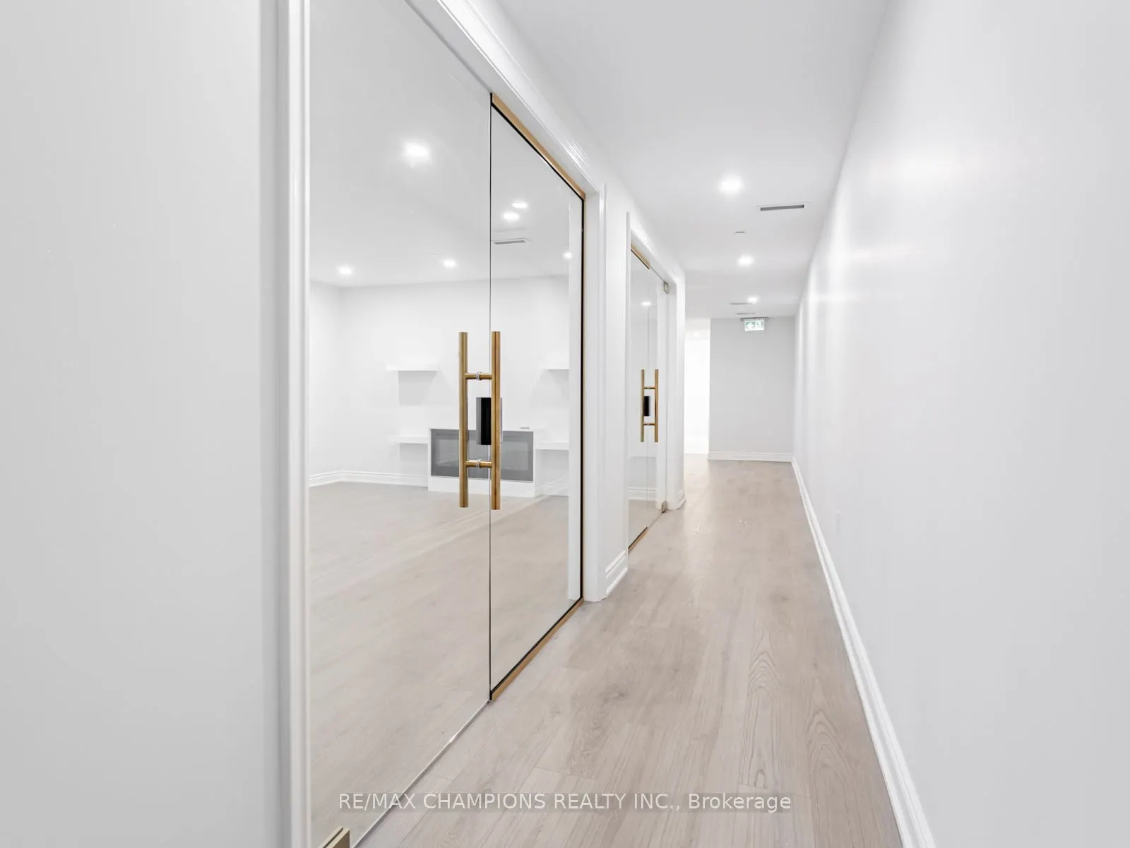 2565 Steeles Avenue E, #26