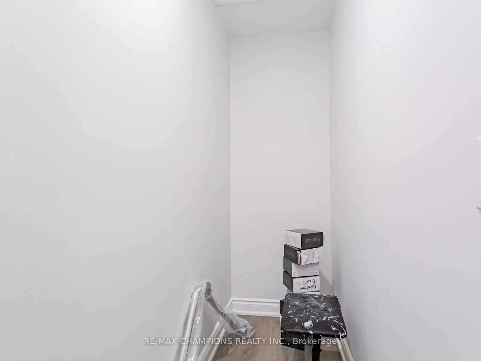 2565 Steeles Avenue E, #26