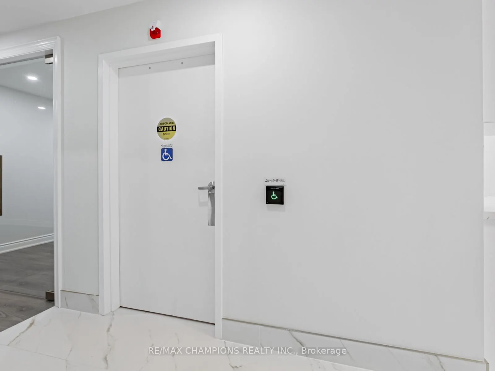 2565 Steeles Avenue E, #26