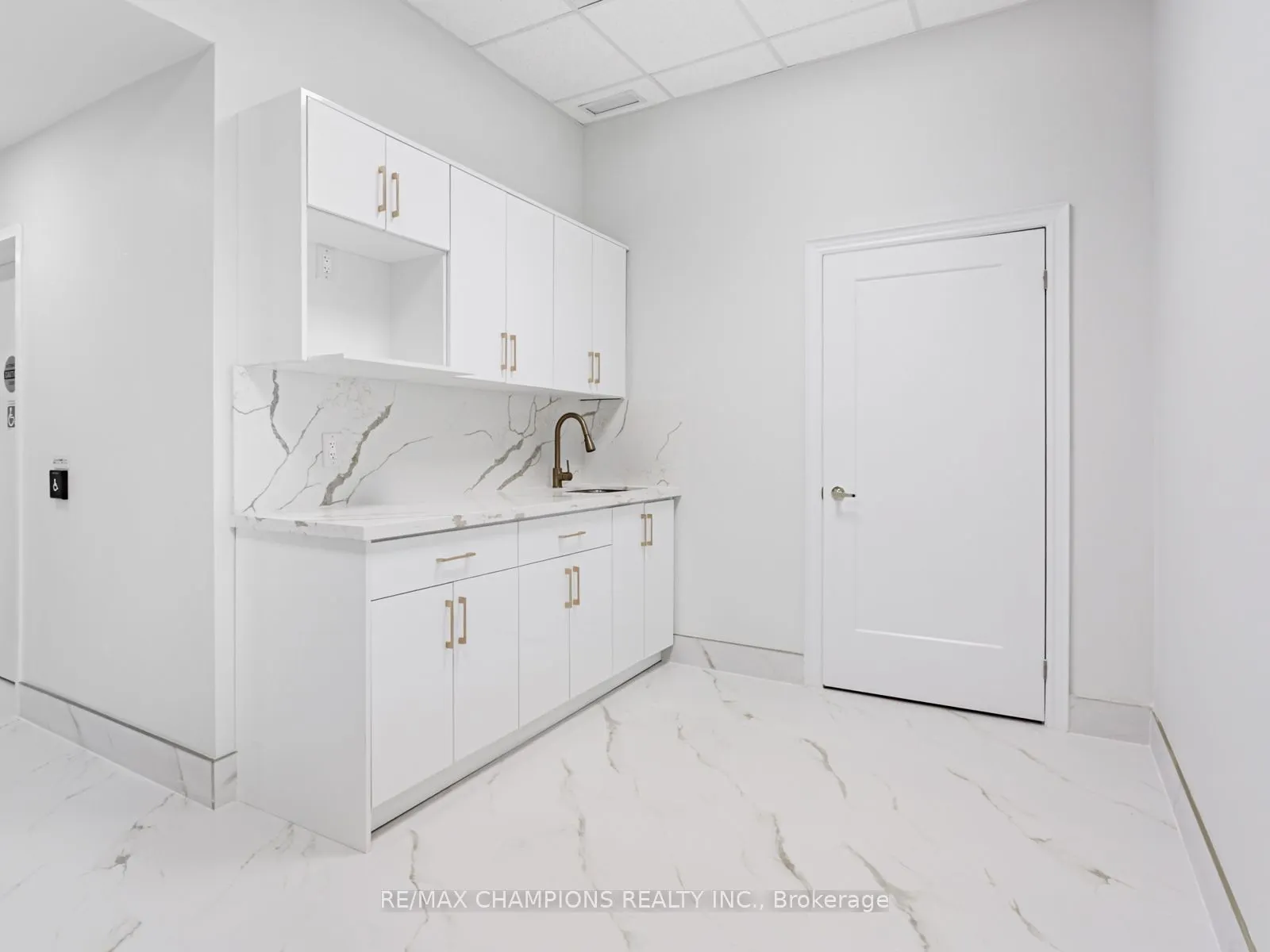 2565 Steeles Avenue E, #26